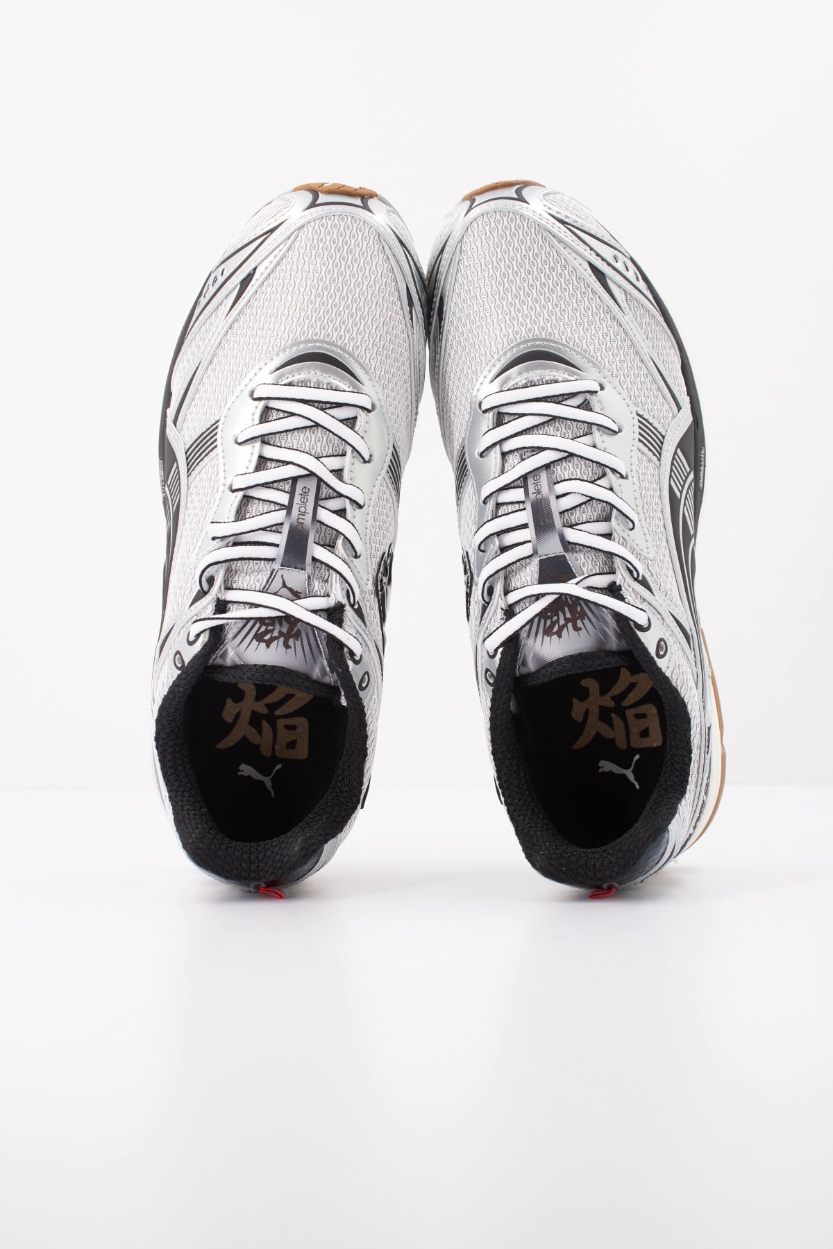 PUMA HOMURA OG en color PLATA (3)