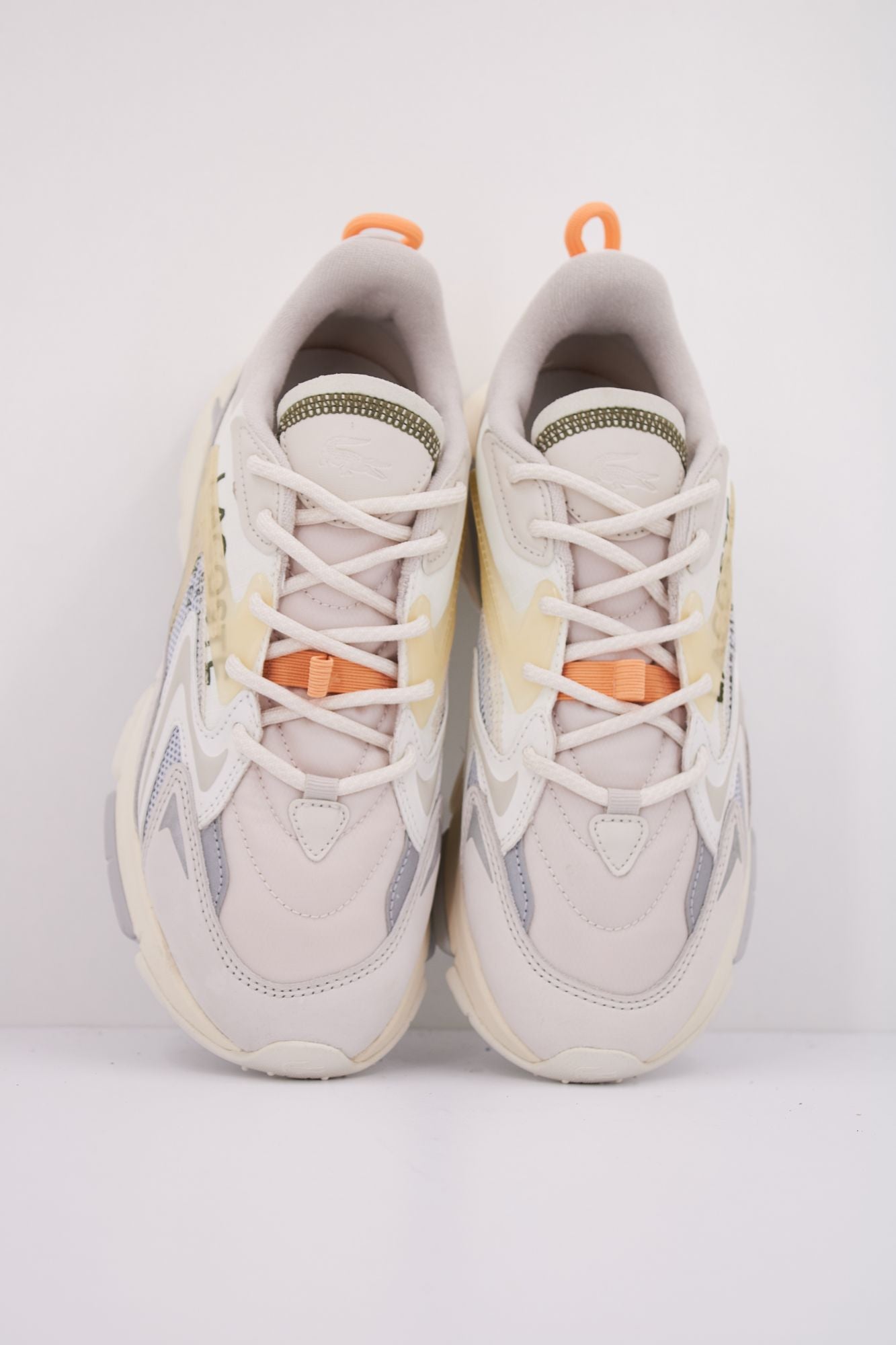 LACOSTE L002 NEO TECH en color BEIS (3)