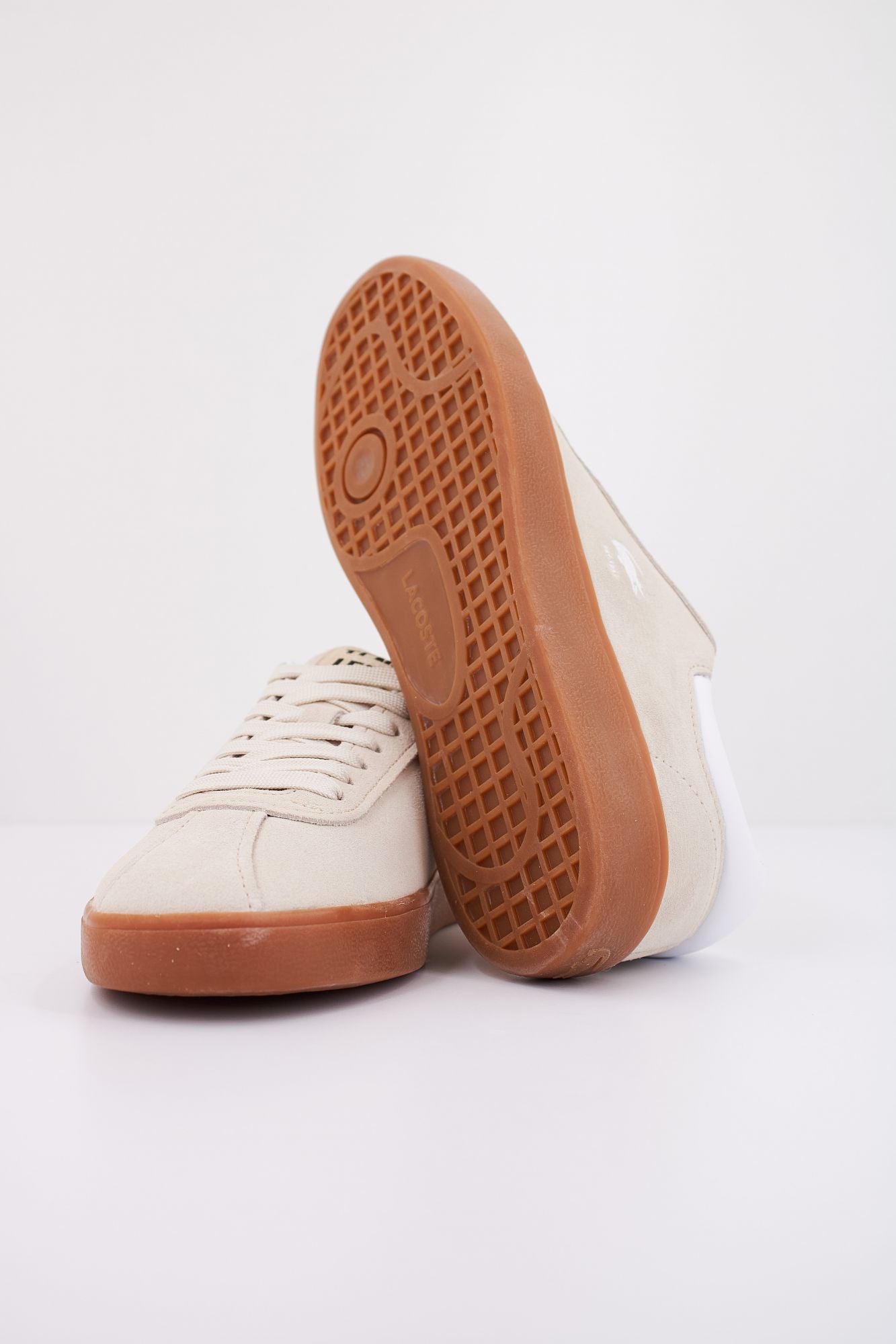 LACOSTE  BASESHOT en color BEIS (5)