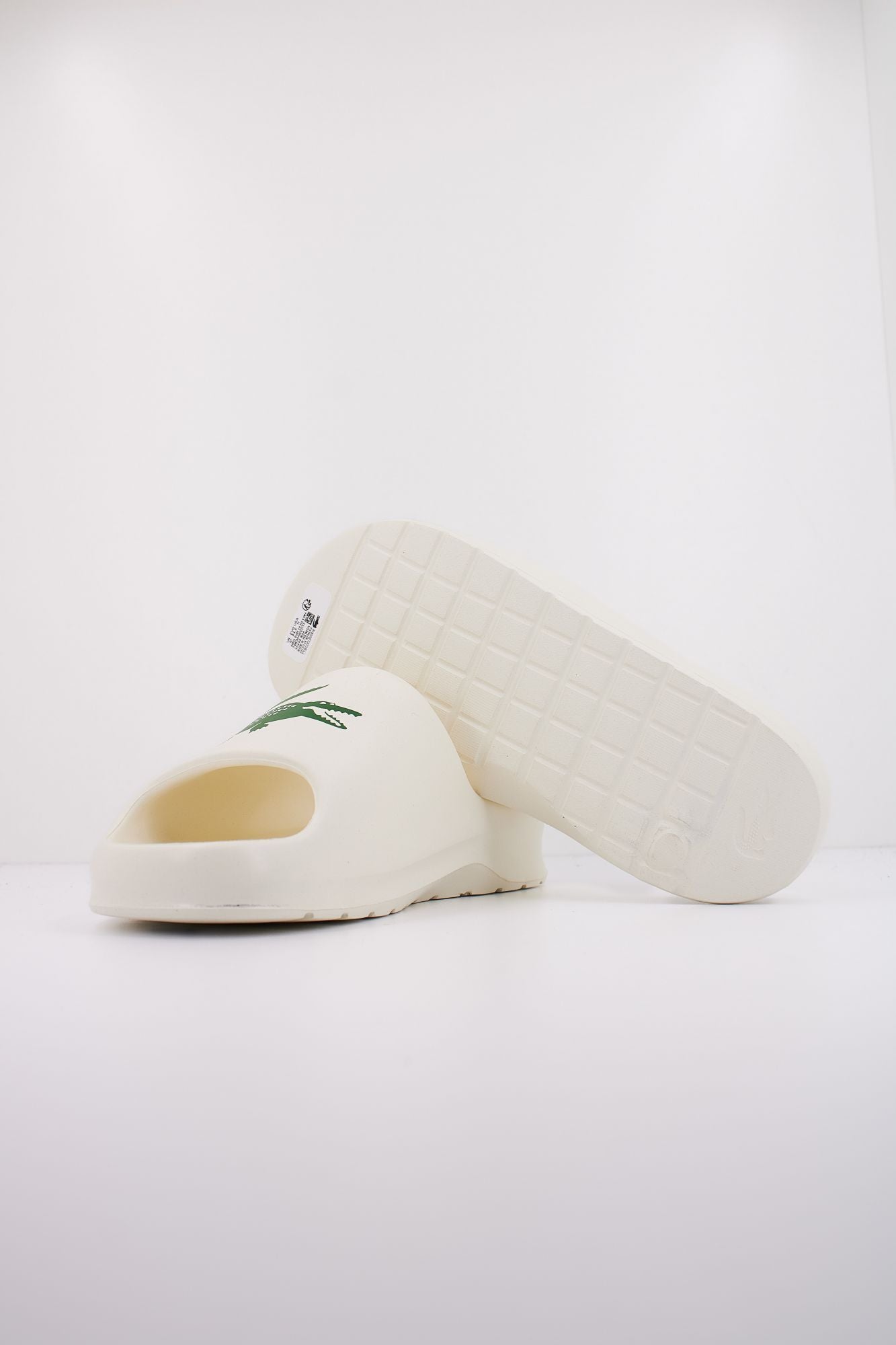 LACOSTE  MEN'S SERVE SLIDE 2.0 en color BLANCO (5)