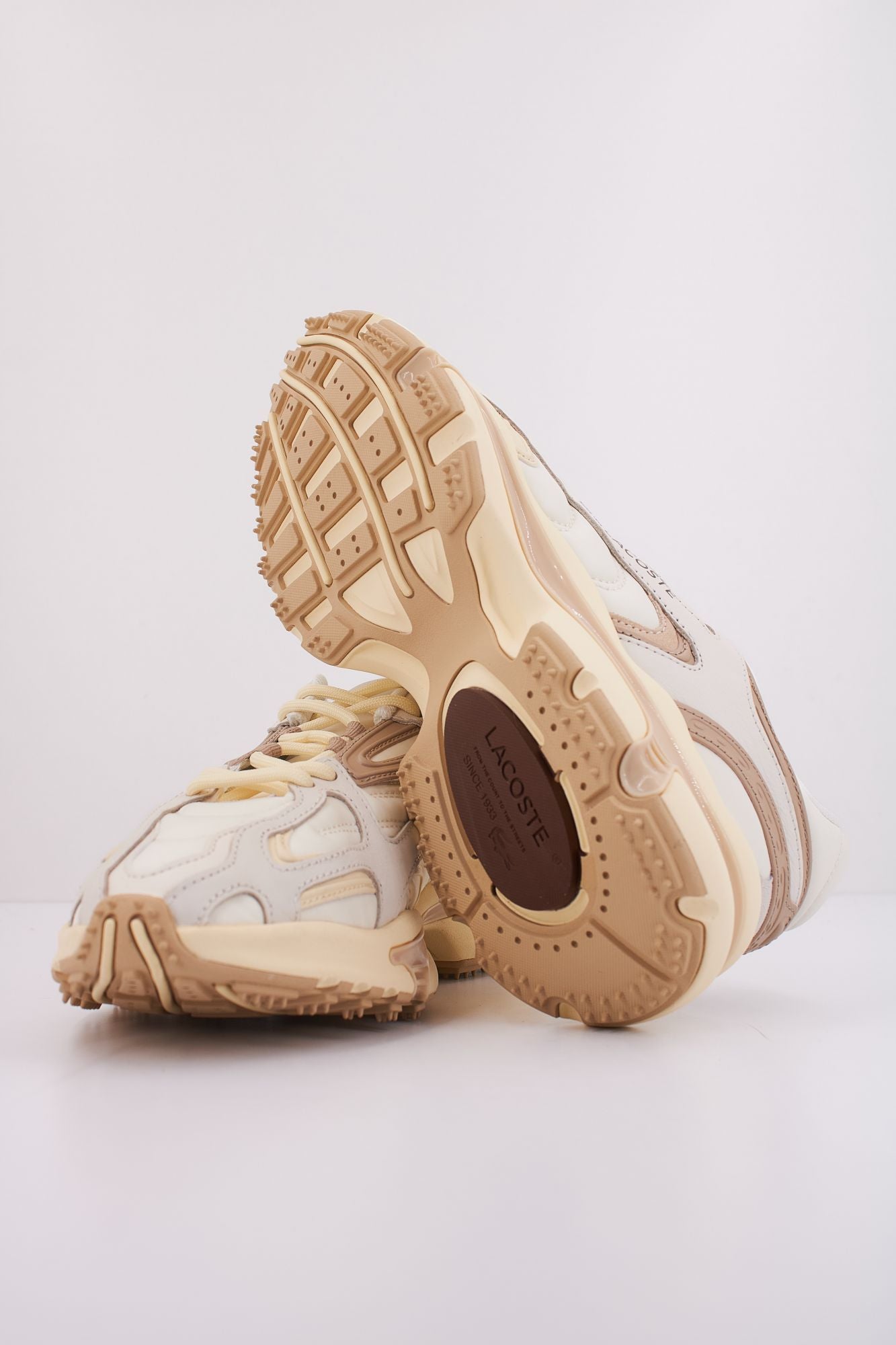 LACOSTE  L003 2K24 en color BEIS (5)