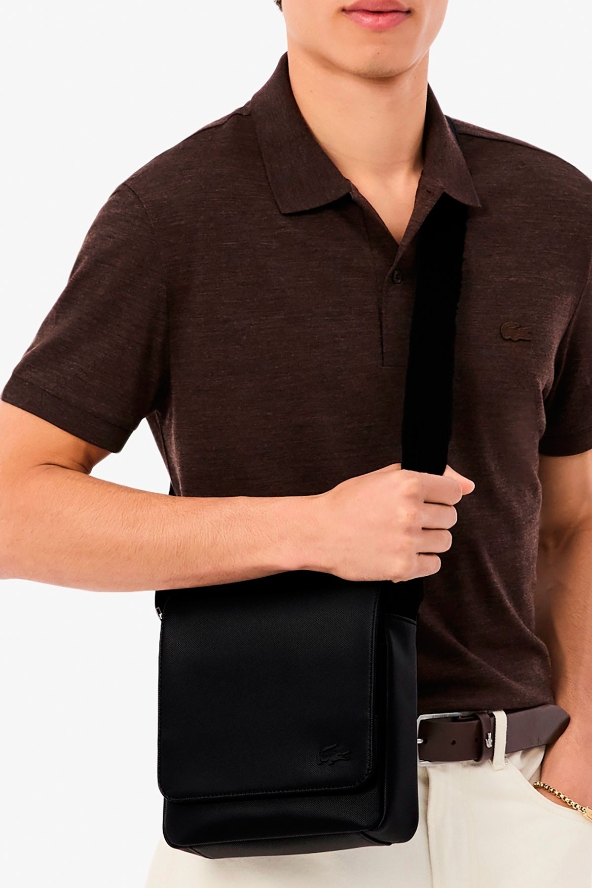 LACOSTE FLAP CROSSOVER BAG en color NEGRO (1)