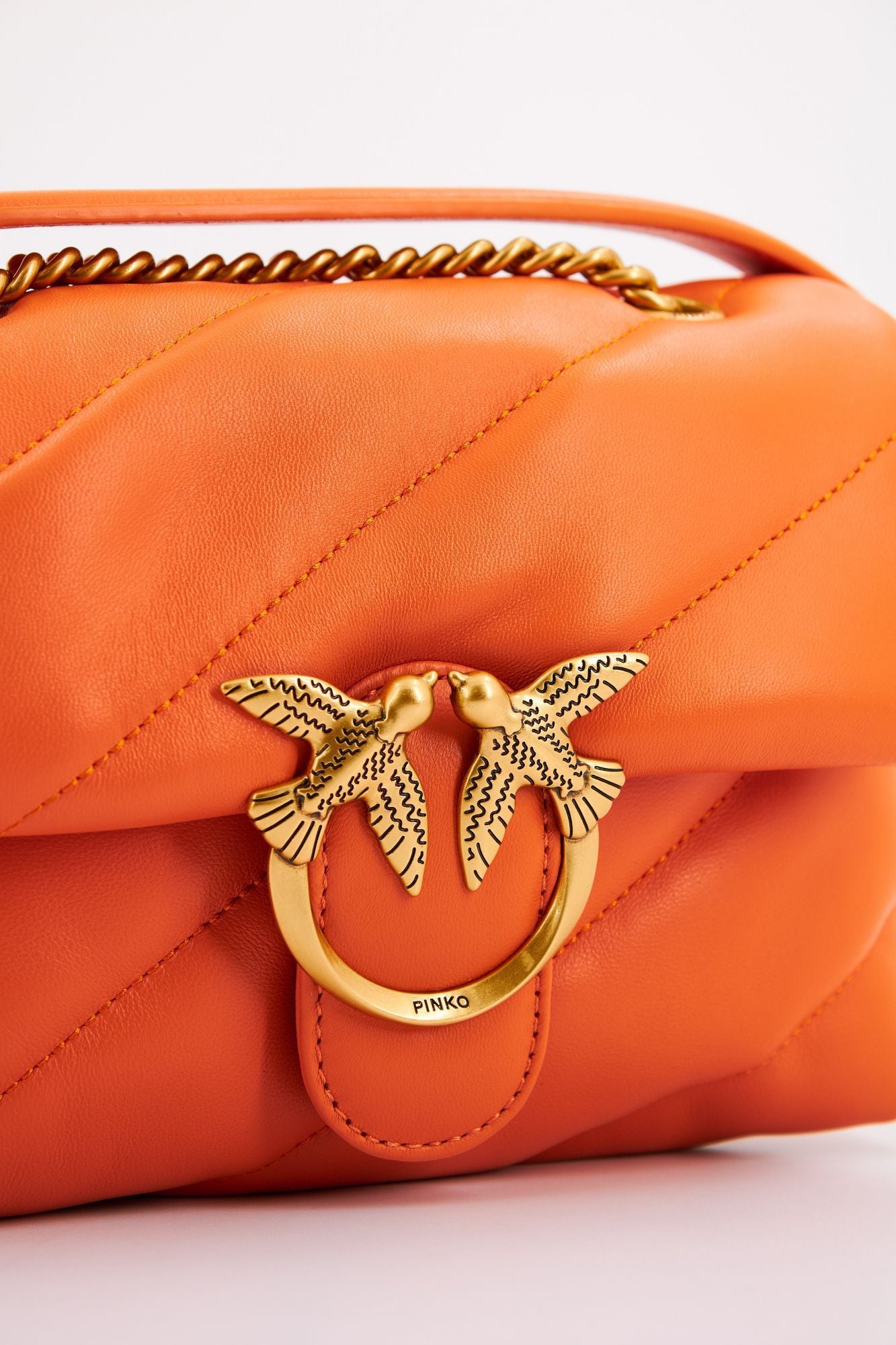 PINKO  LOVE MINI PUFF CL SHEEP en color NARANJA (4)