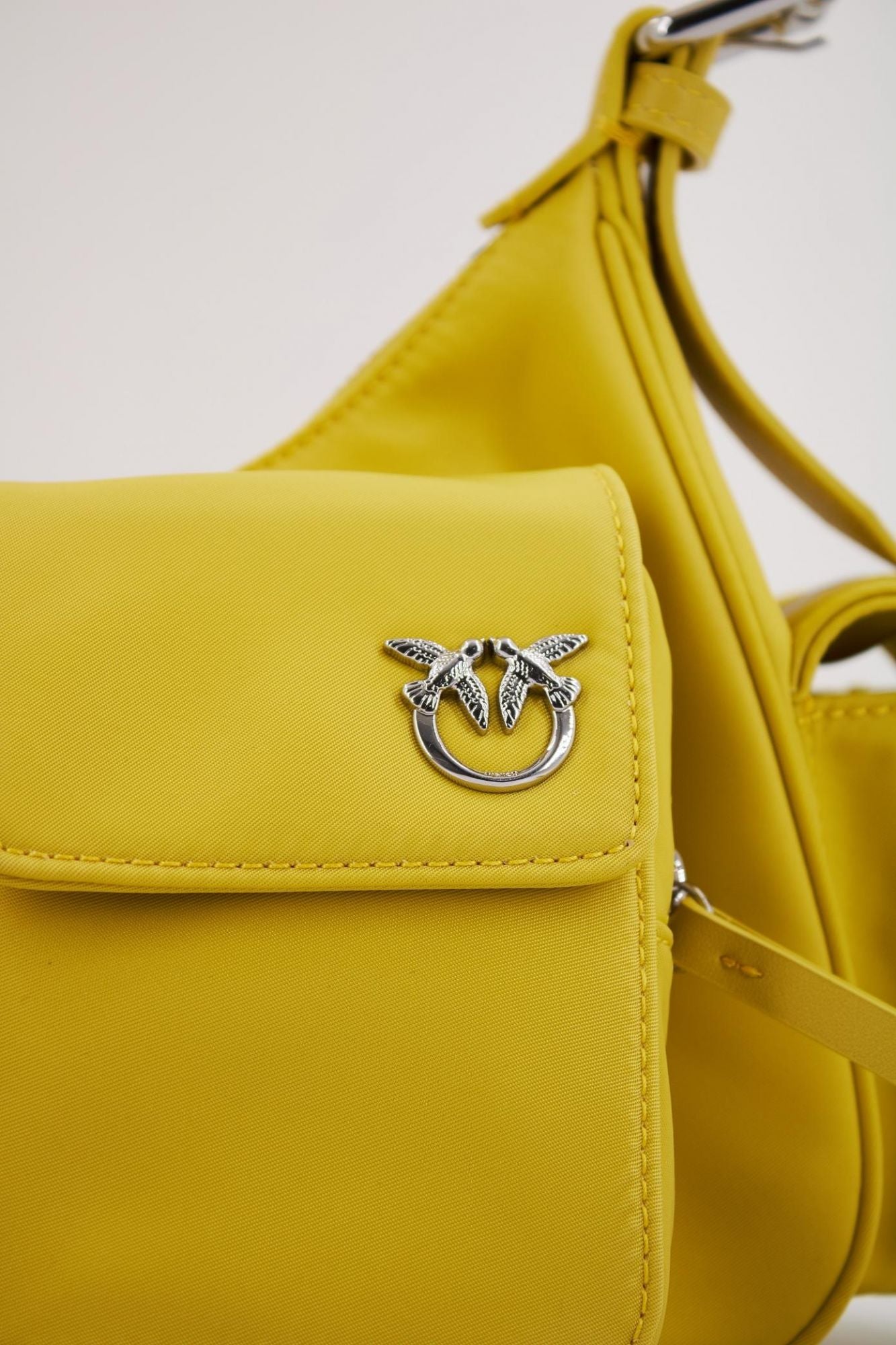 PINKO CARGO BAG en color AMARILLO (4)