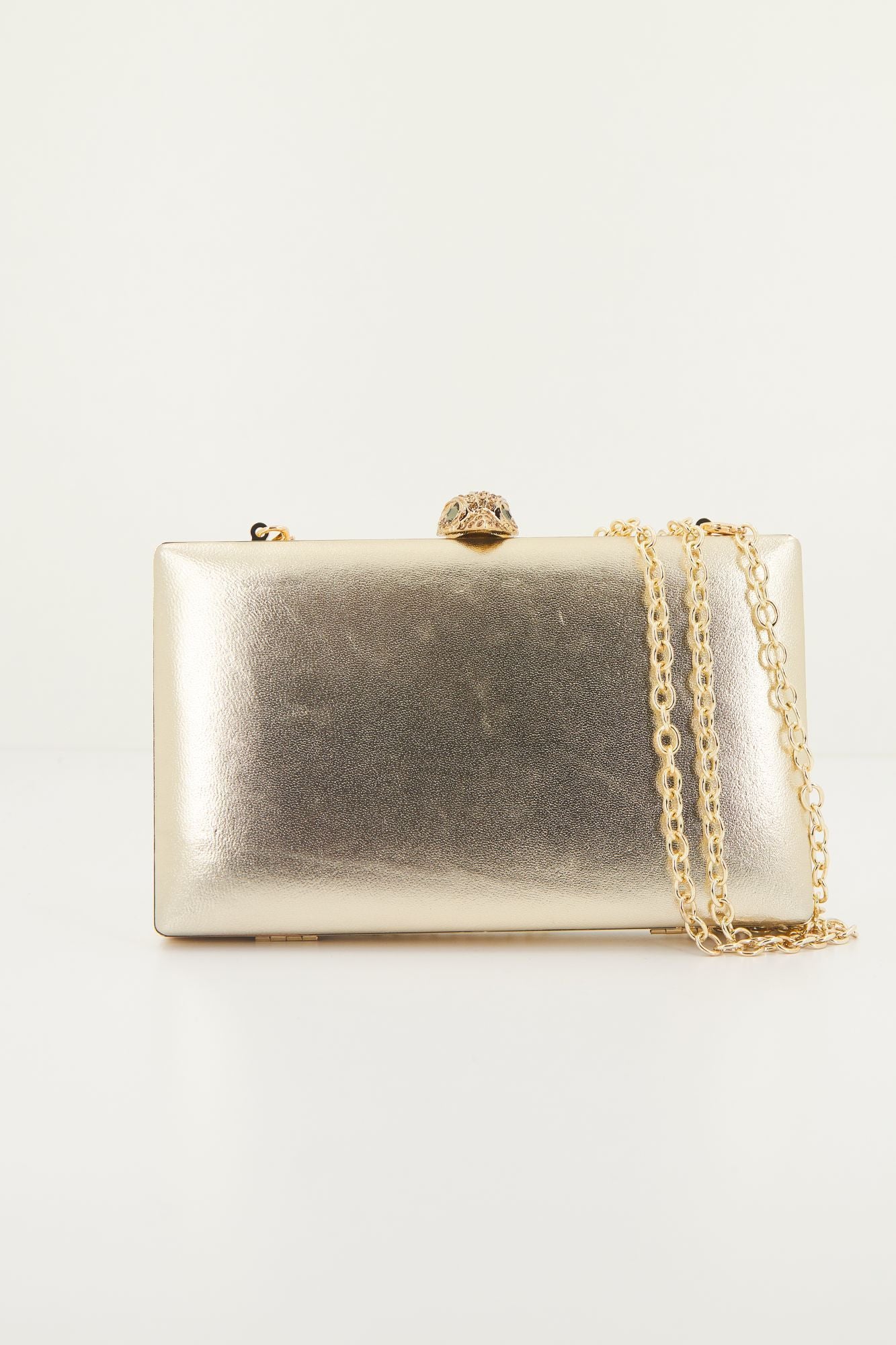 KURT GEIGER LONDON  KENSINGTON CLUTCH en color ORO (1)