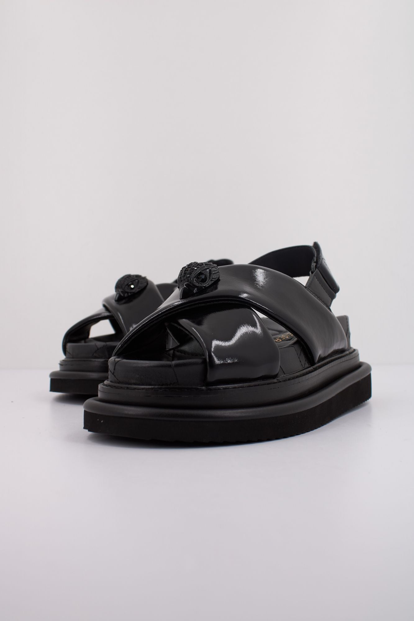 KURT GEIGER LONDON ORSON CROSS en color NEGRO (2)