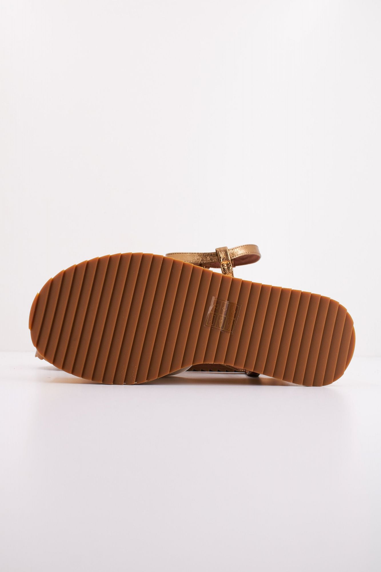 KURT GEIGER LONDON ORSON CROSS FLATFORM en color BLANCO (5)