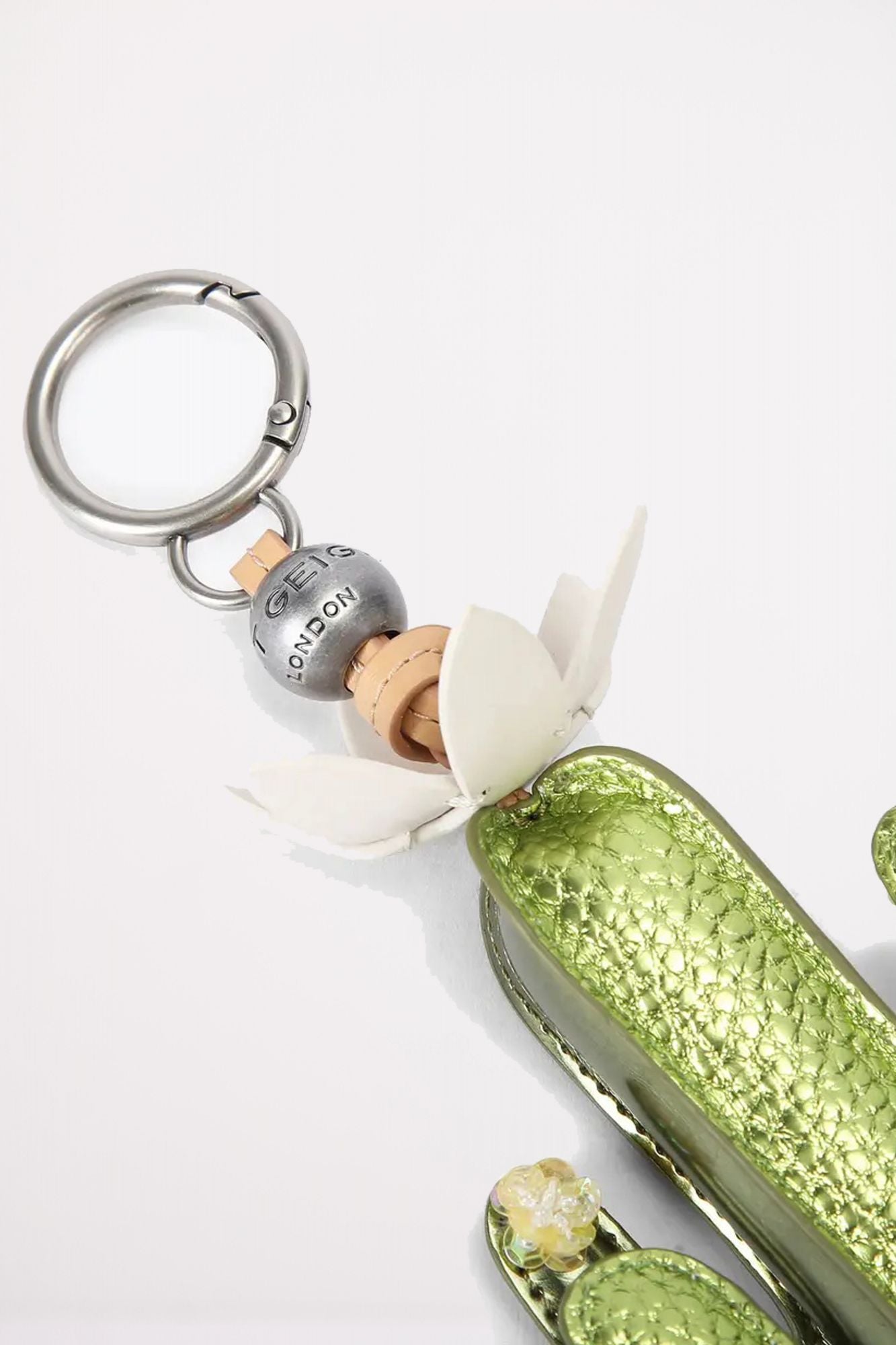 KURT GEIGER LONDON CACTUS KEYCHAIN en color VERDE (4)