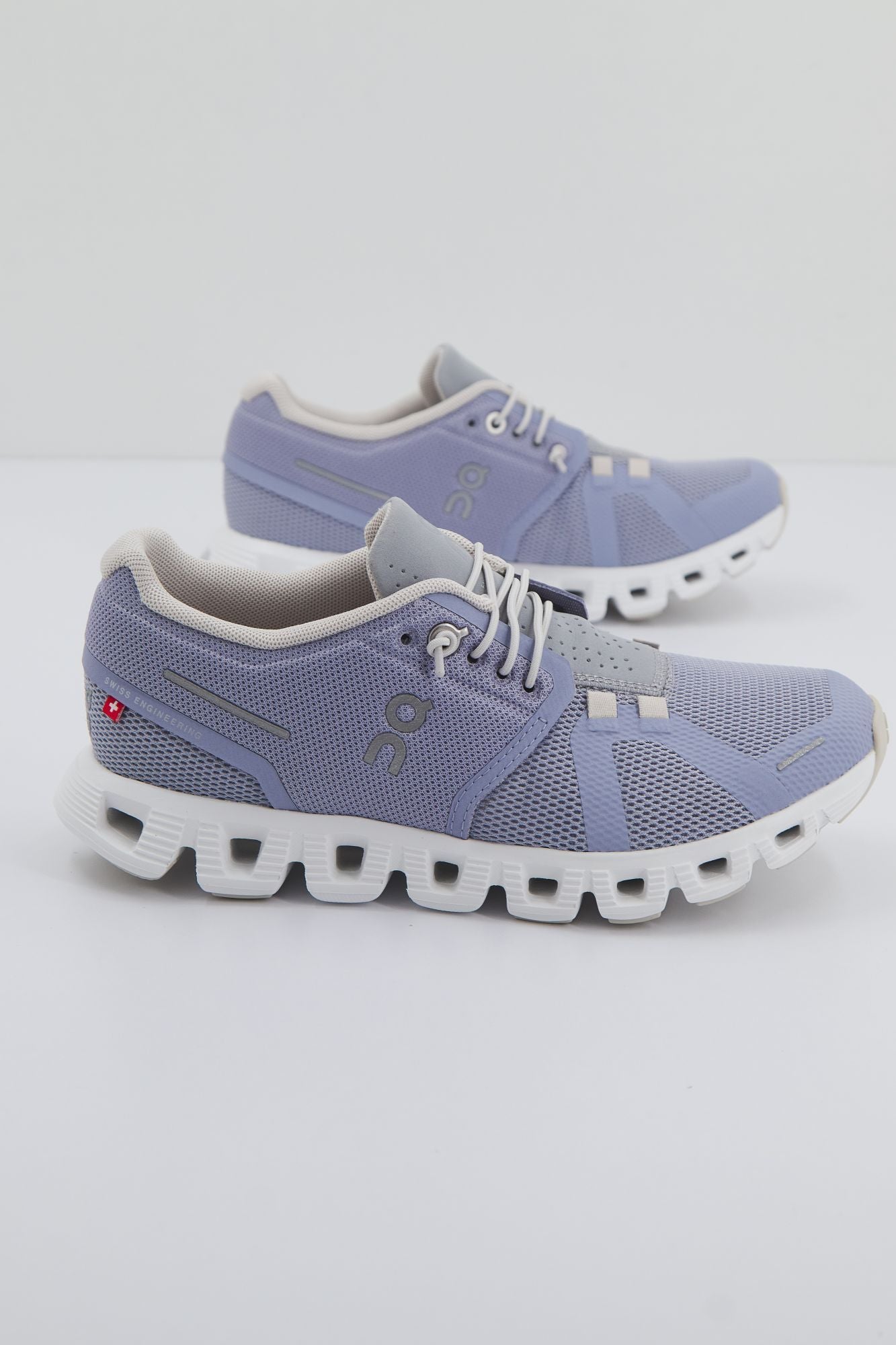 ON RUNNING  CLOUD 5 en color VIOLETA (2)