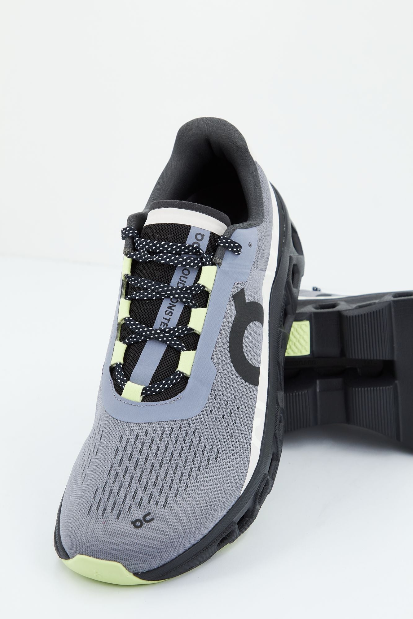 ON RUNNING CLOUDMONSTER en color GRIS (3)