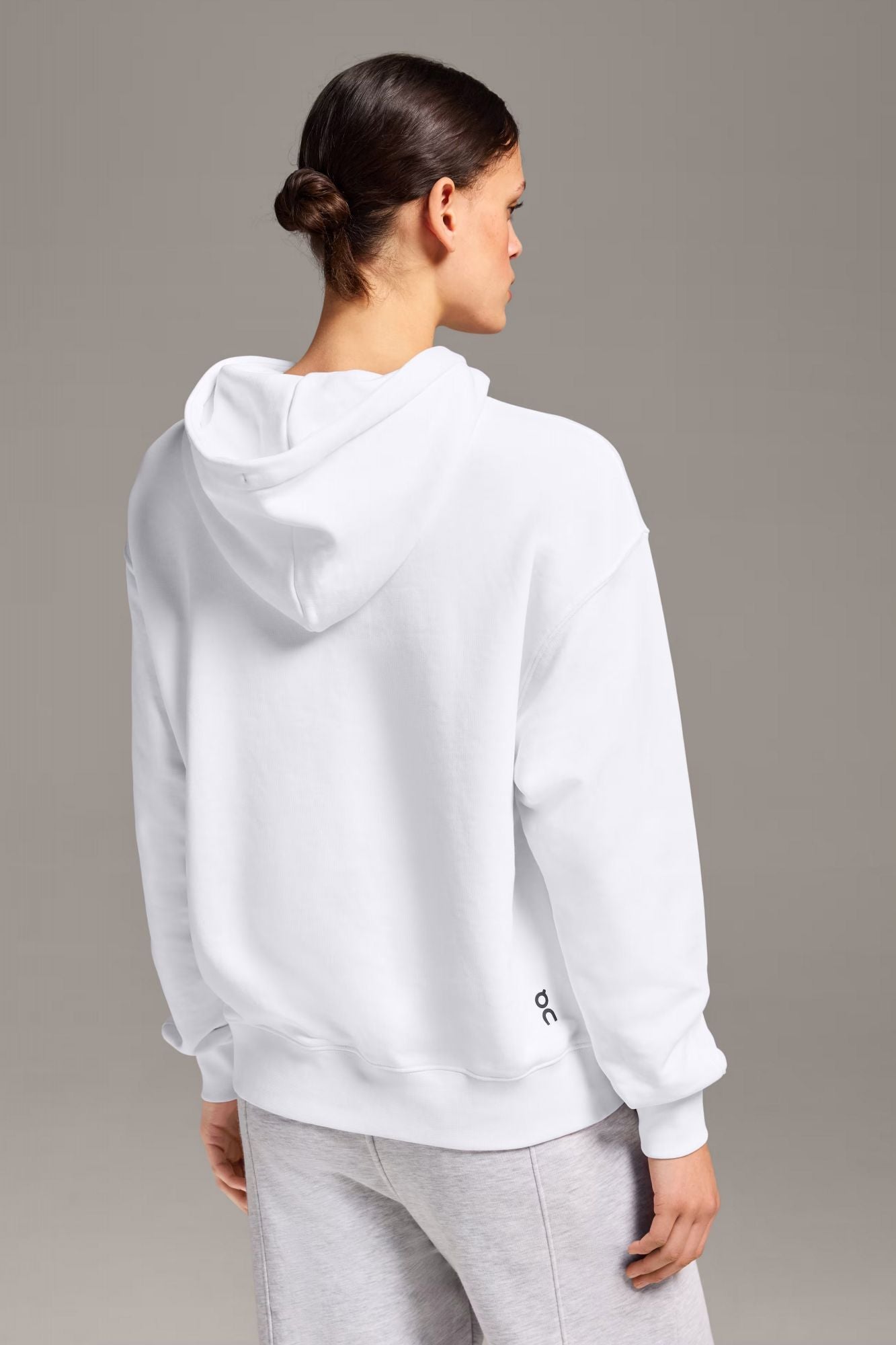 ON RUNNING  CLUB HOODIE en color BLANCO (3)