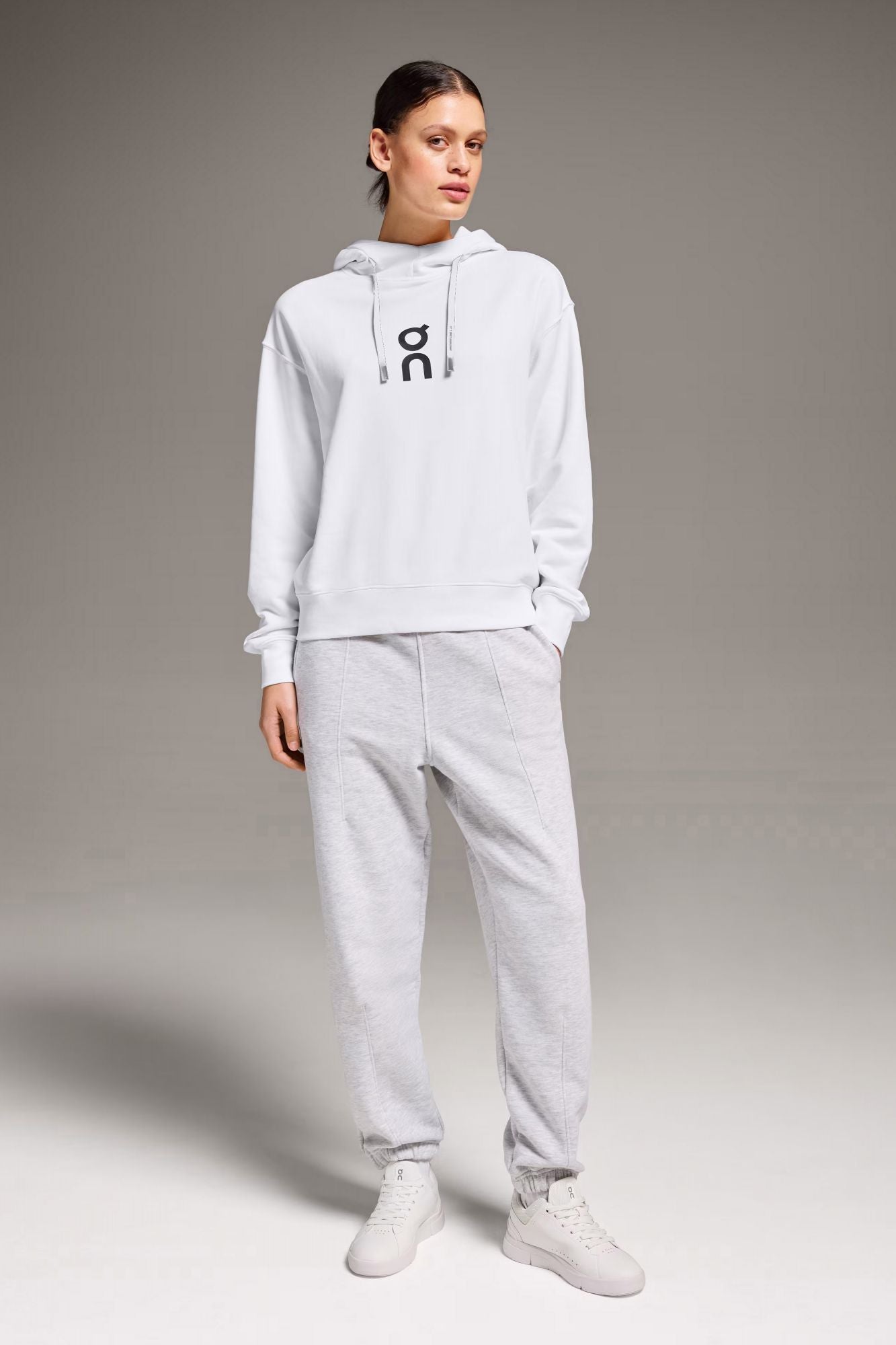 ON RUNNING  CLUB HOODIE en color BLANCO (5)
