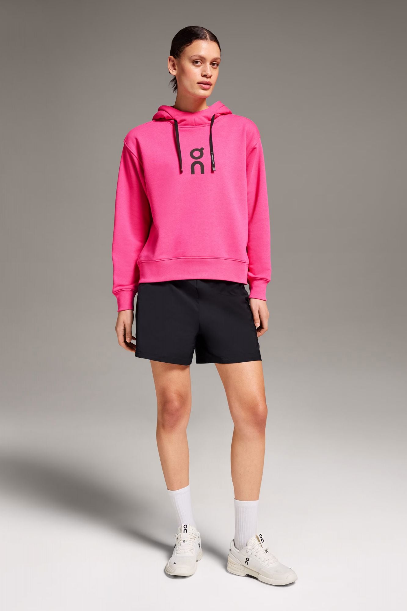 ON RUNNING CLUB HOODIE en color ROSA (5)