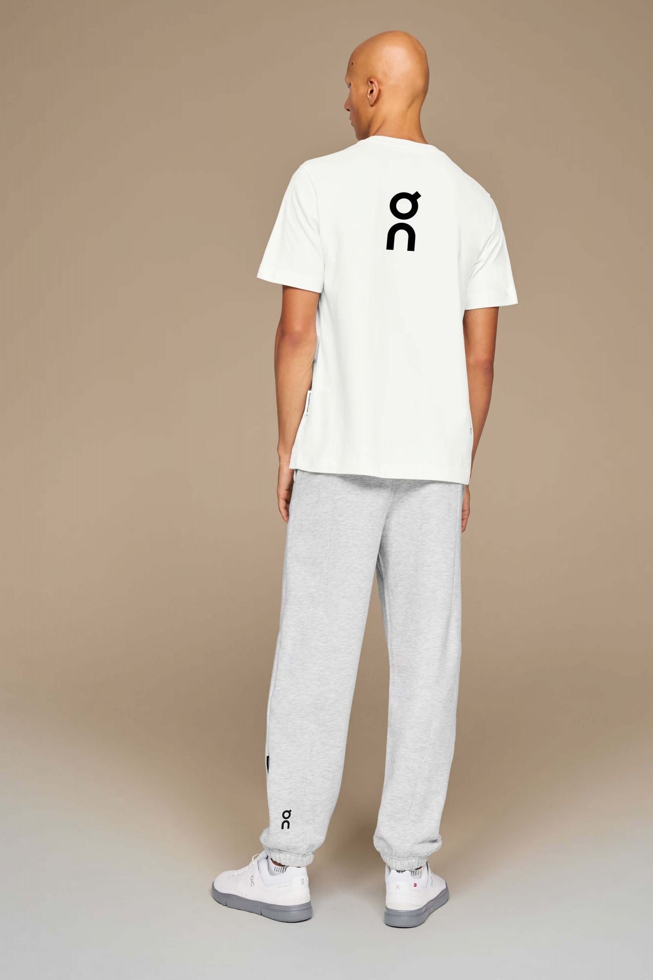 ON RUNNING  CLUB PANTS  en color GRIS (3)