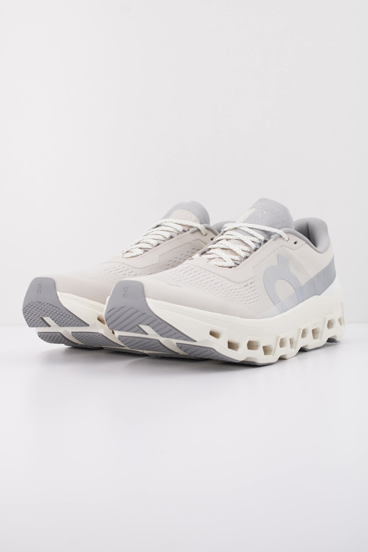 ON RUNNING CLOUDMONSTER 1 M en color BEIS (2)