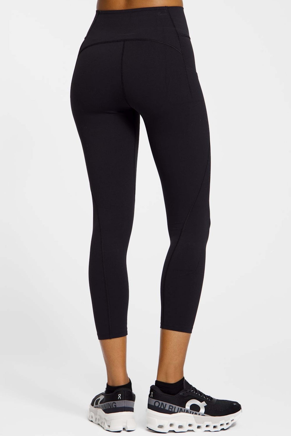 ON RUNNING STUDIO TIGHTS 7/8 W en color NEGRO (2)