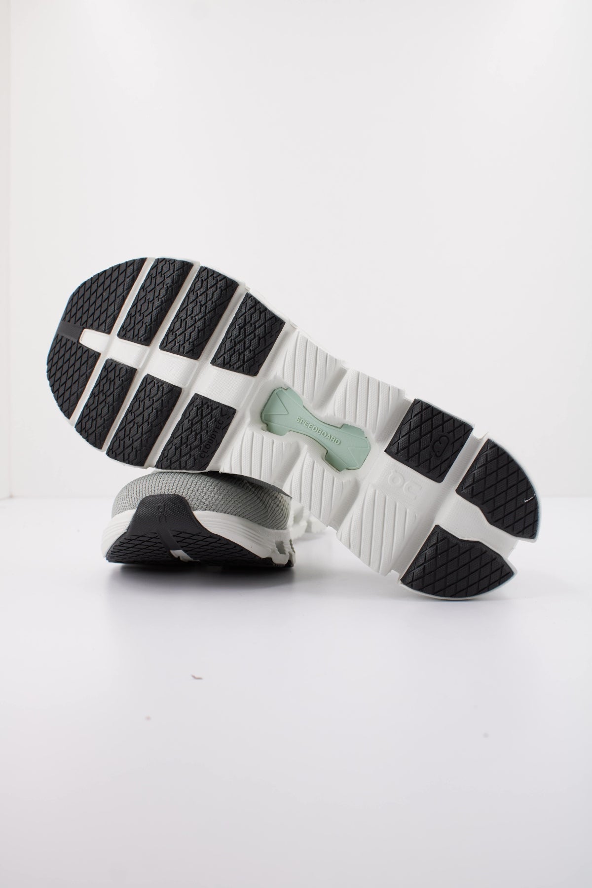ON RUNNING CLOUD X 4 M en color VERDE (5)