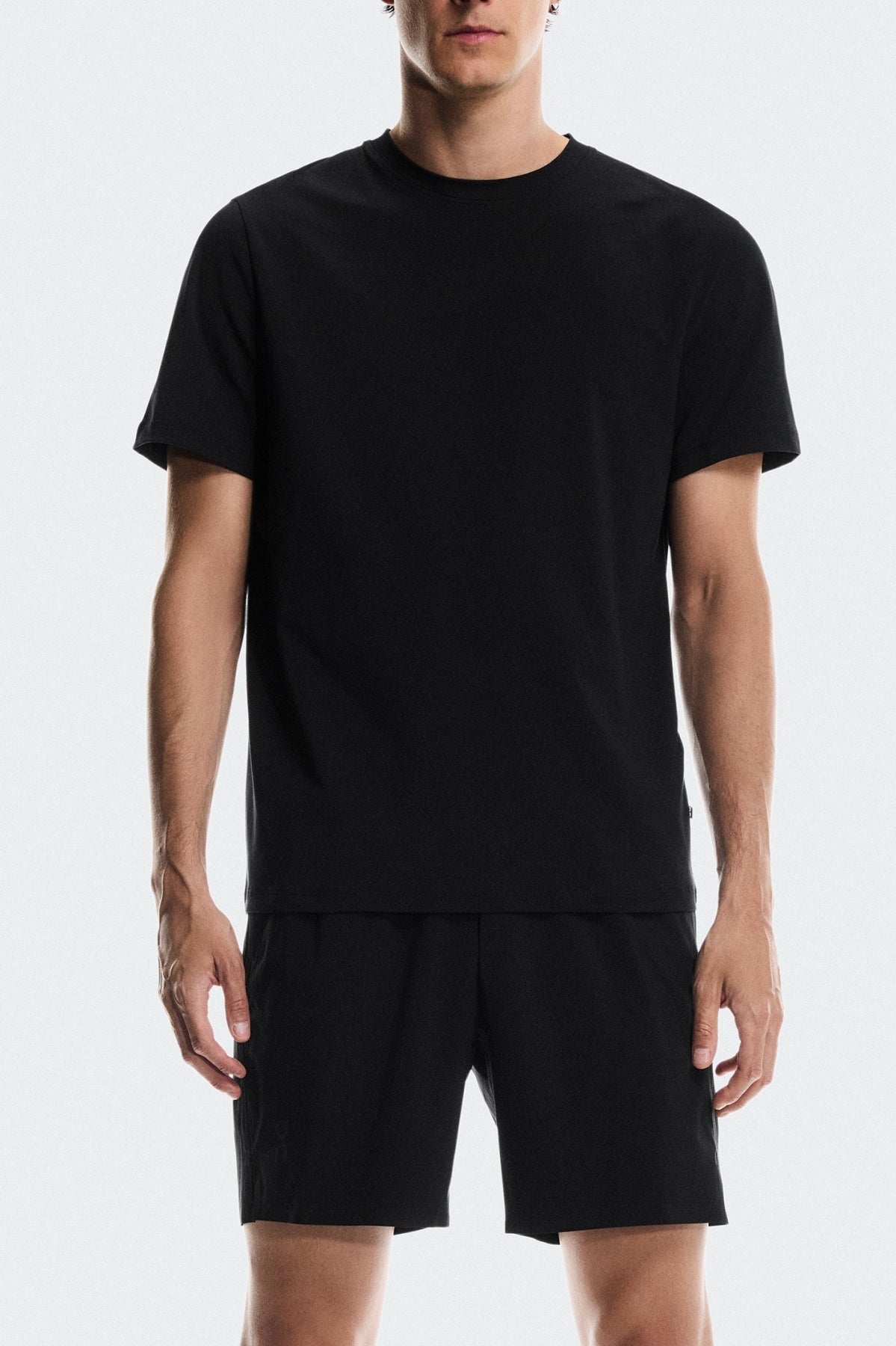 ON RUNNING FOCUS-T M BLACK en color NEGRO (1)