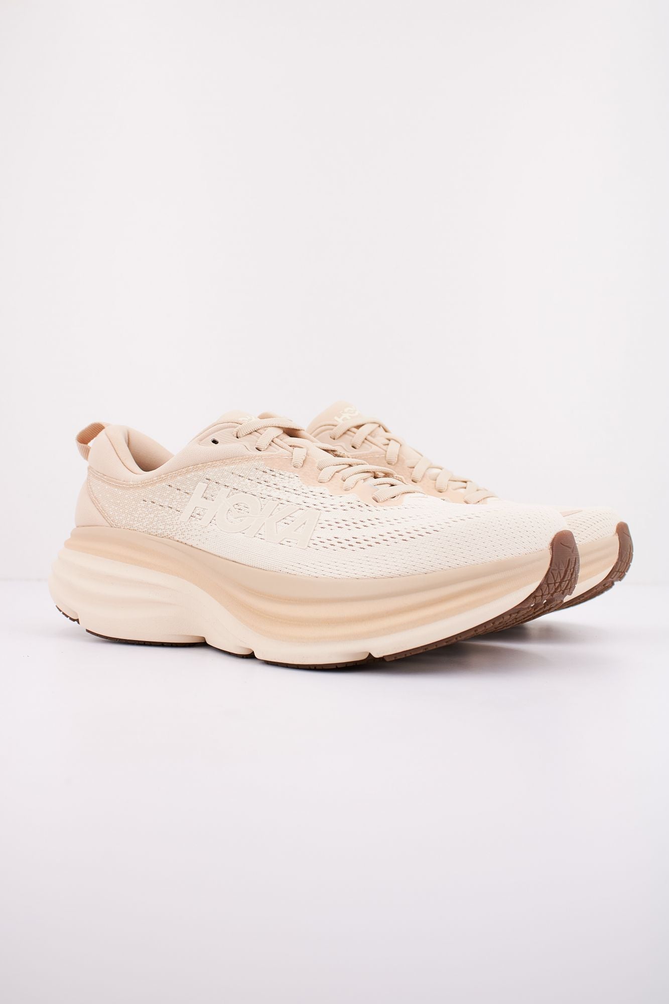 HOKA BONDI 8 en color BEIS (2)