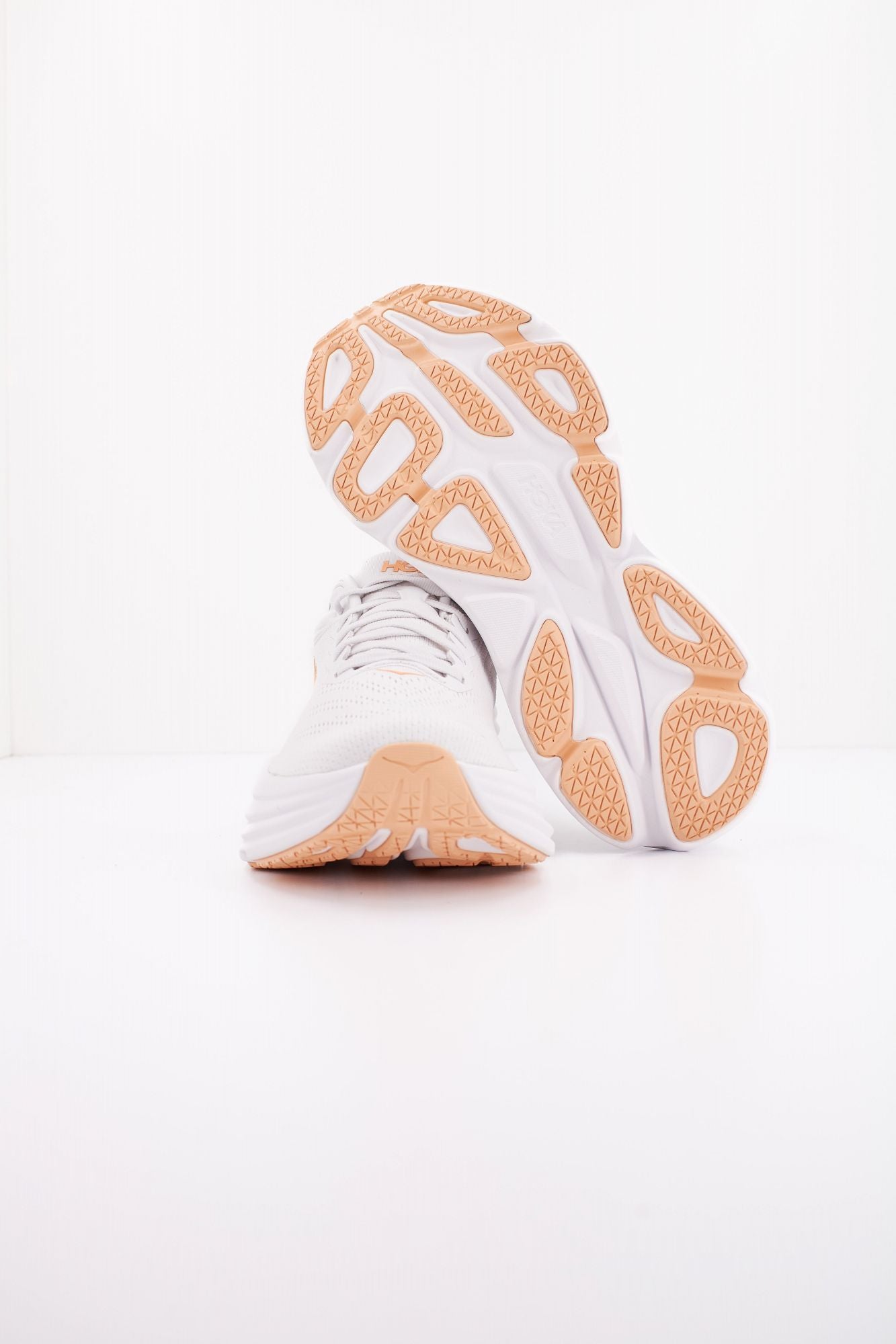 HOKA W BONDI 8 en color BLANCO (5)