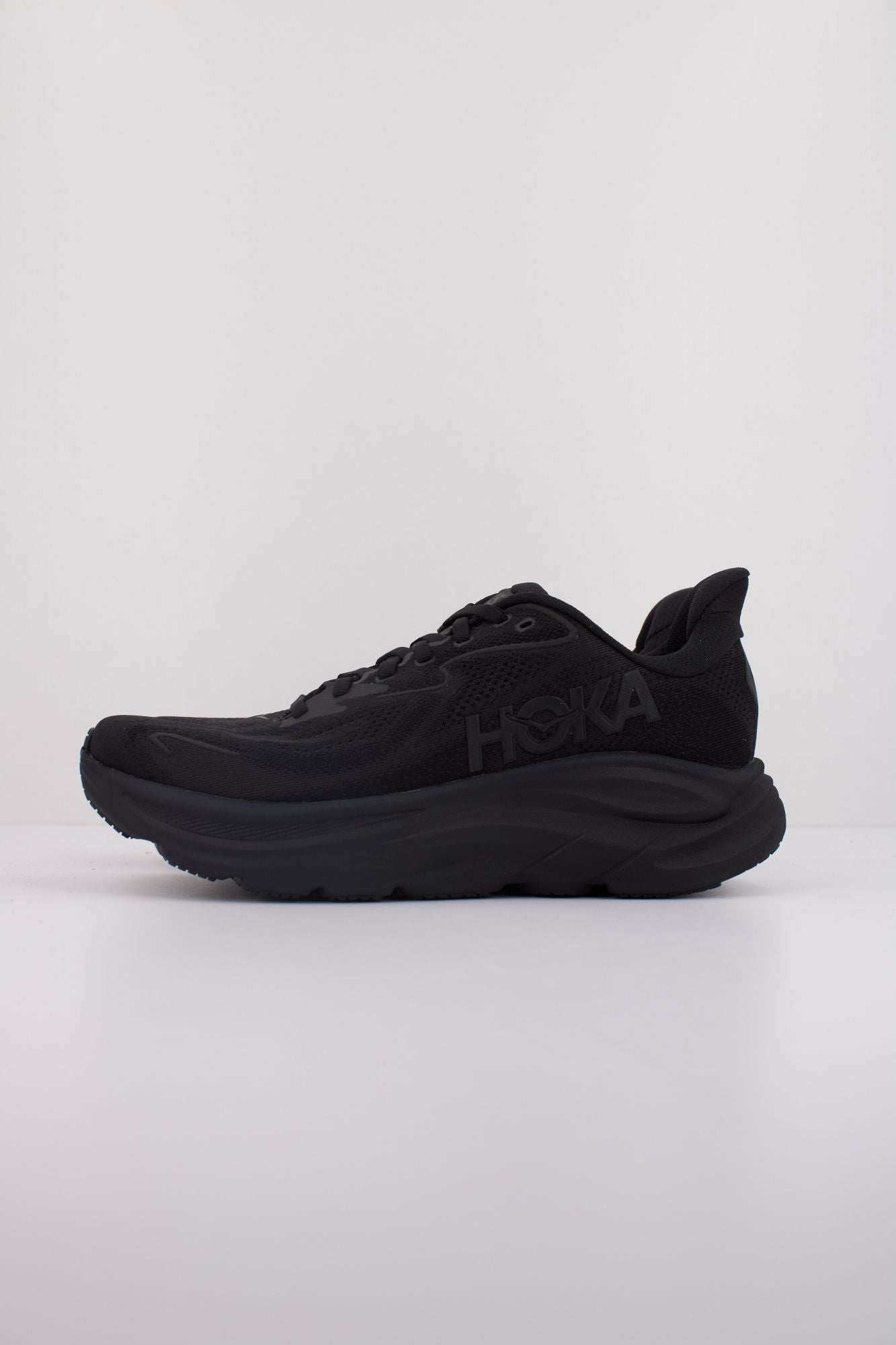 HOKA CLIFTON 10 en color NEGRO (1)