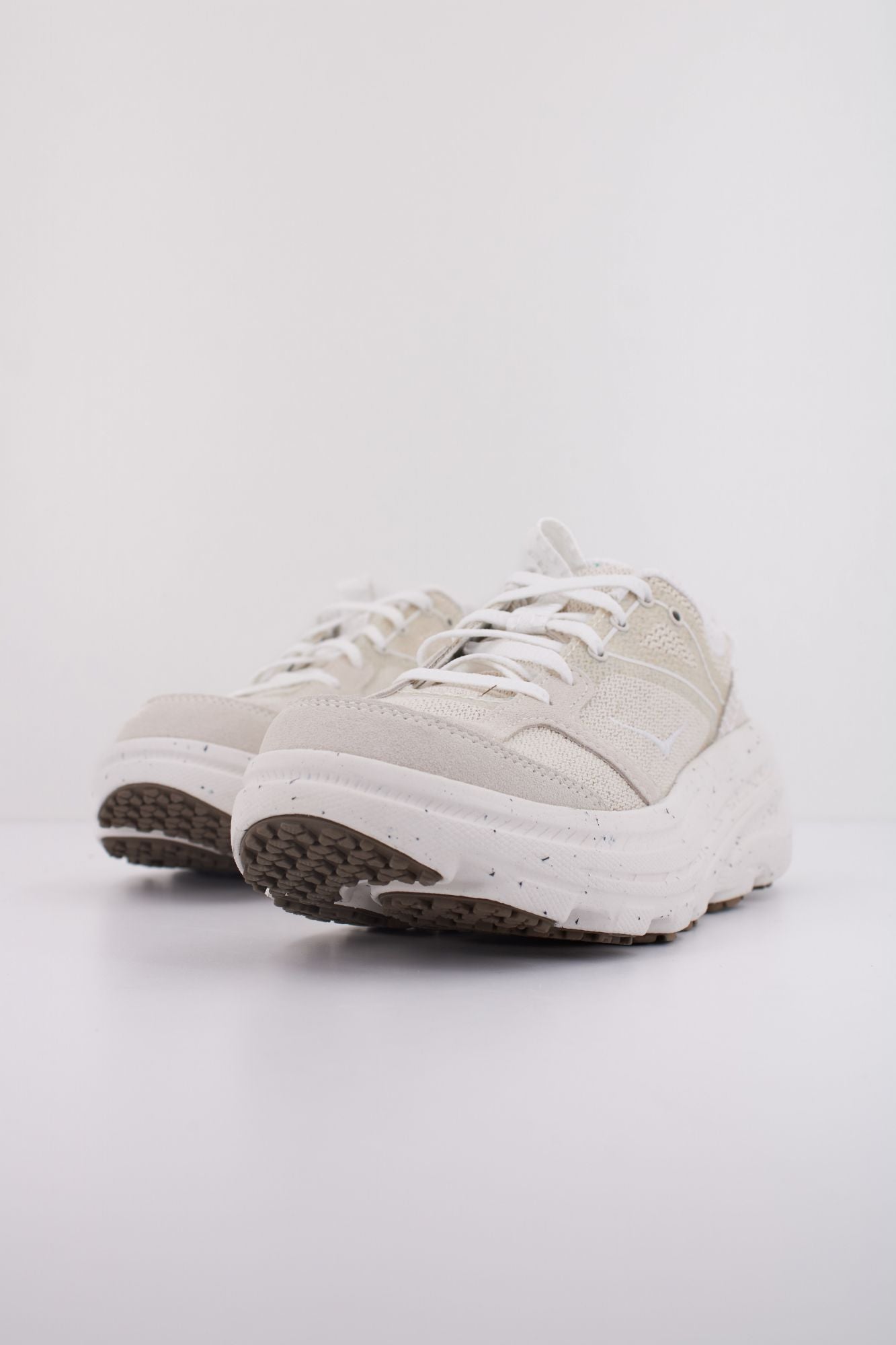 HOKA U BONDI B3LS BP en color BEIS (2)