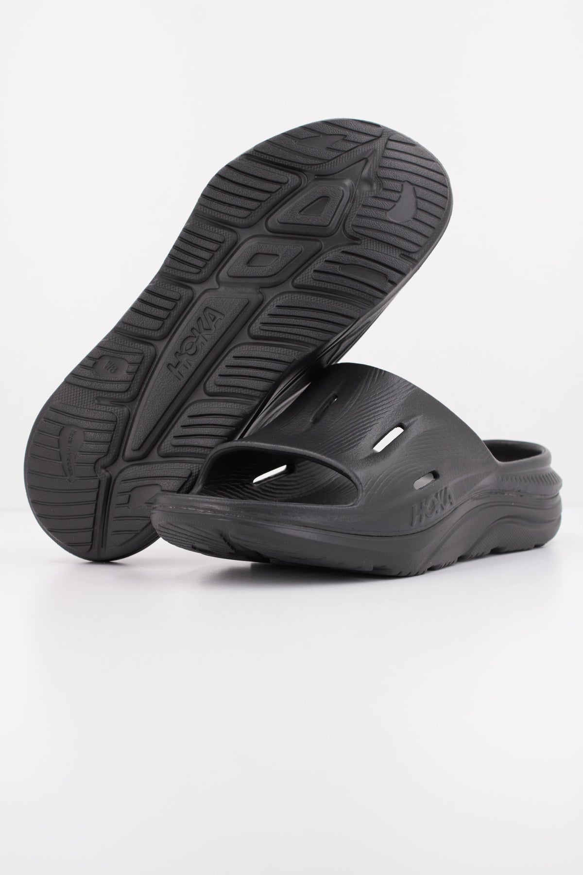HOKA  U ORA RECOVERY  en color NEGRO (5)