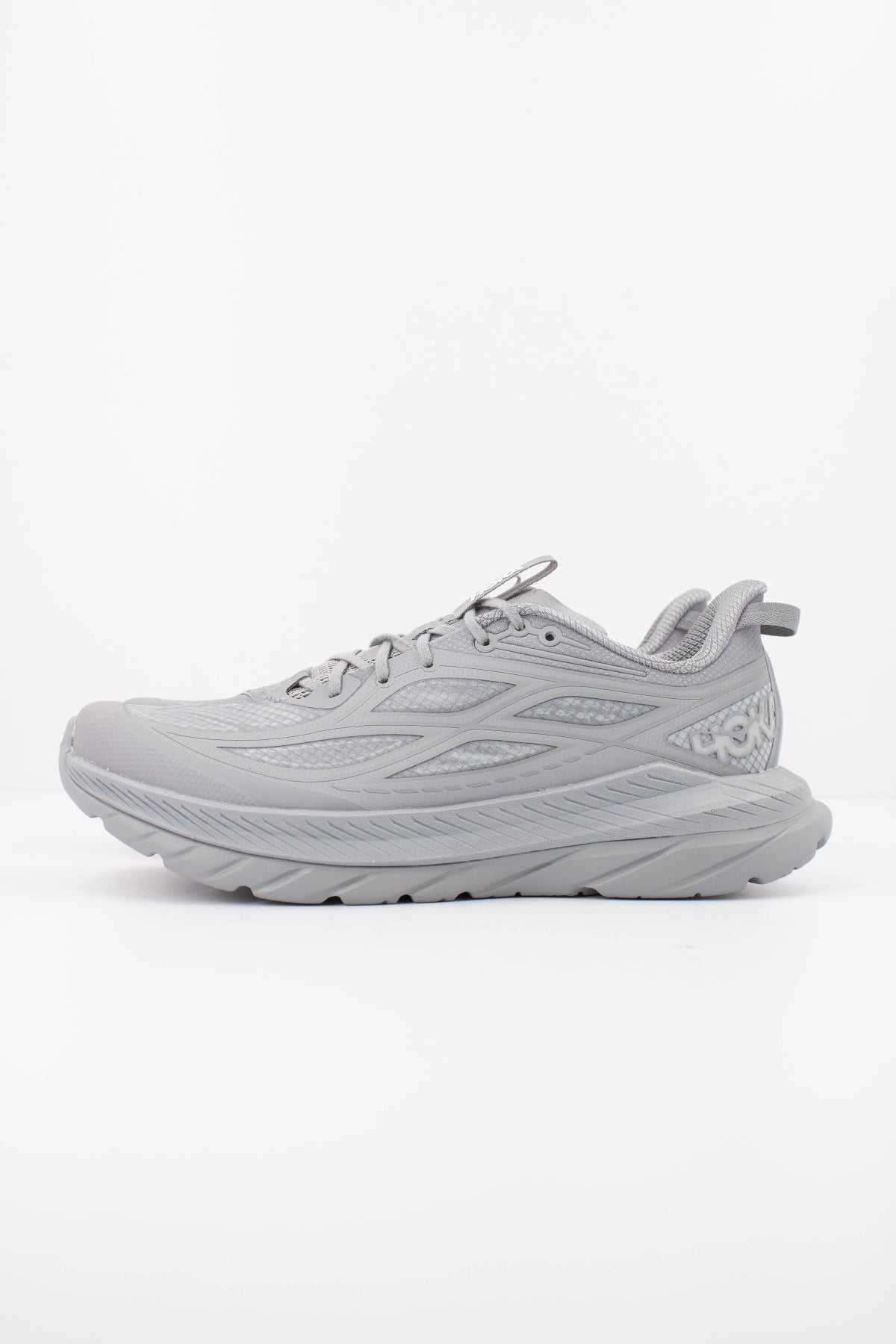 HOKA M MACH REMASTERED en color GRIS (1)