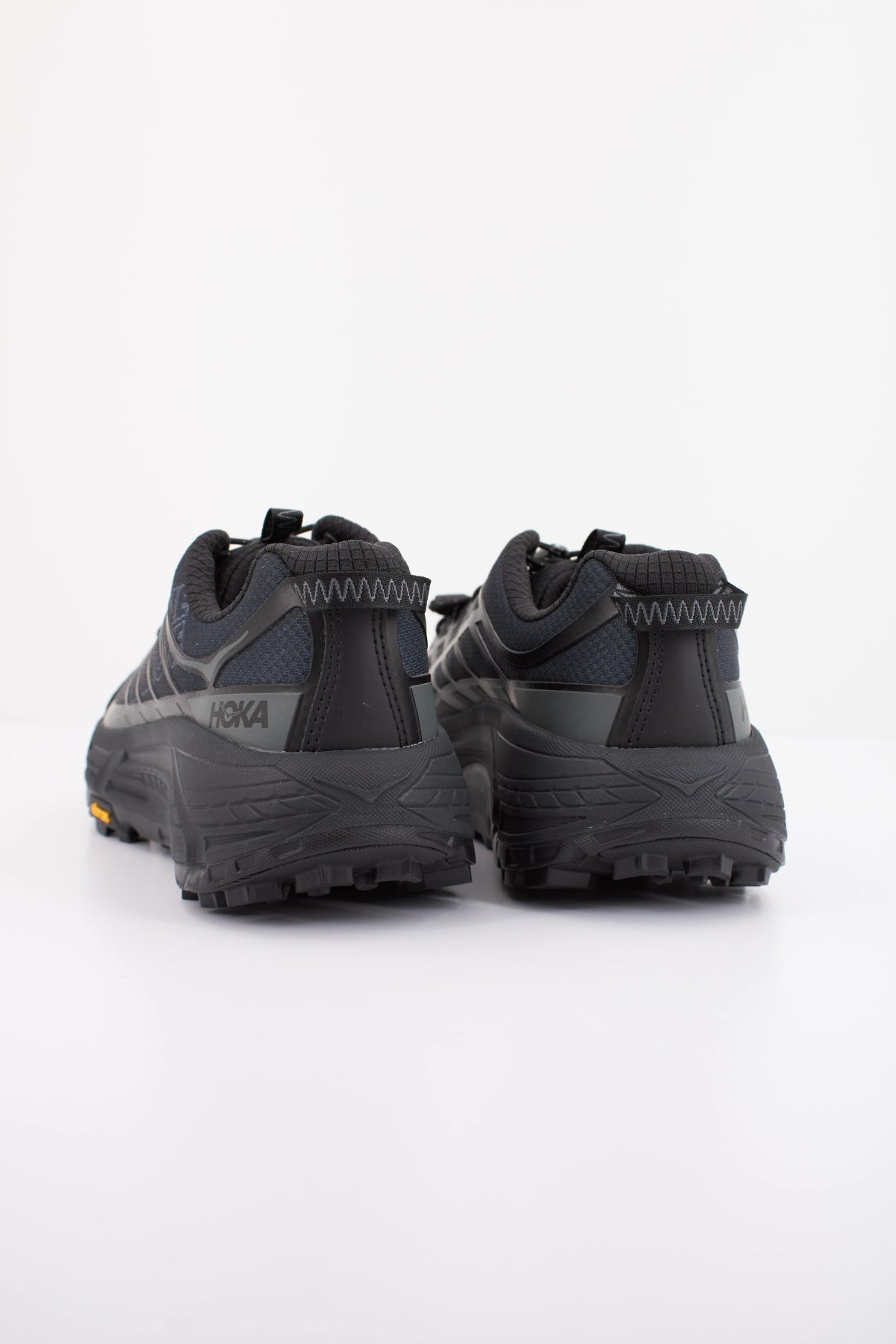 HOKA  U MAFATE THREE2  en color NEGRO (4)