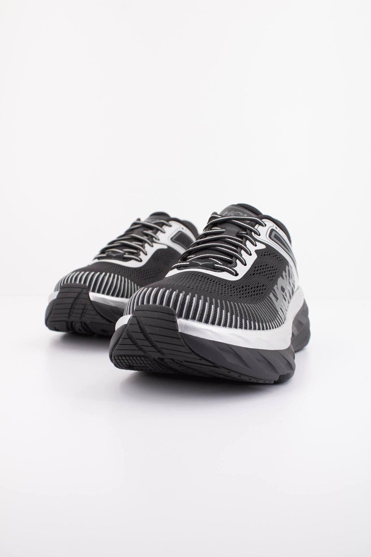 HOKA BONDI 7 en color NEGRO (2)