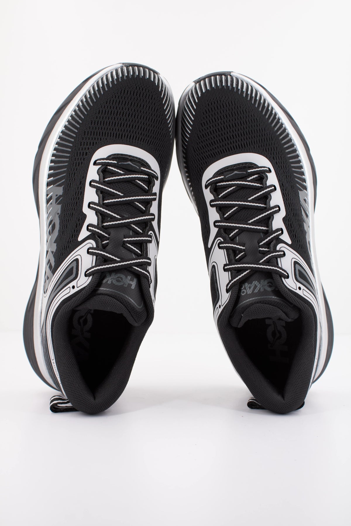 HOKA BONDI 7 en color NEGRO (3)