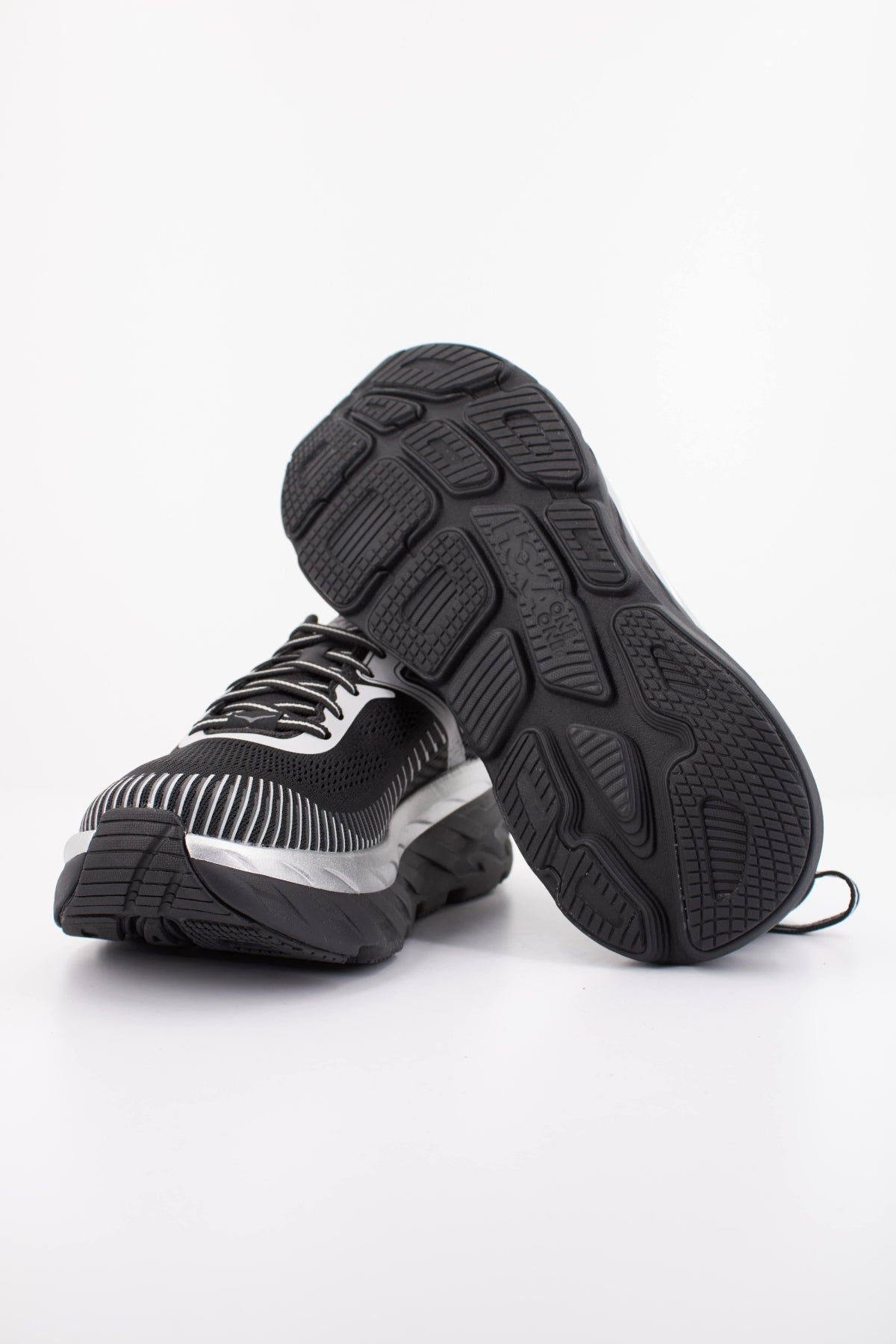 HOKA ZAPATILLA BONDI 7 en color NEGRO (5)
