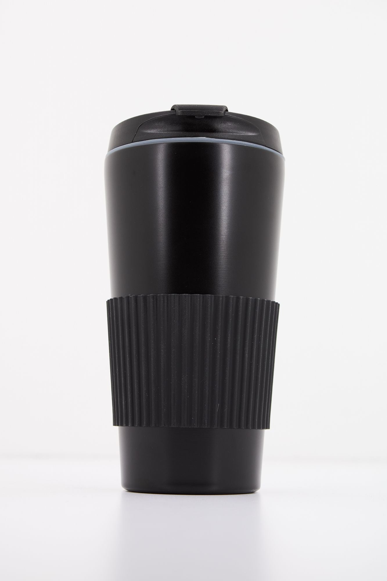KARL LAGERFELD K/IKONIK 2.0 TRAVEL MUG en color NEGRO (2)