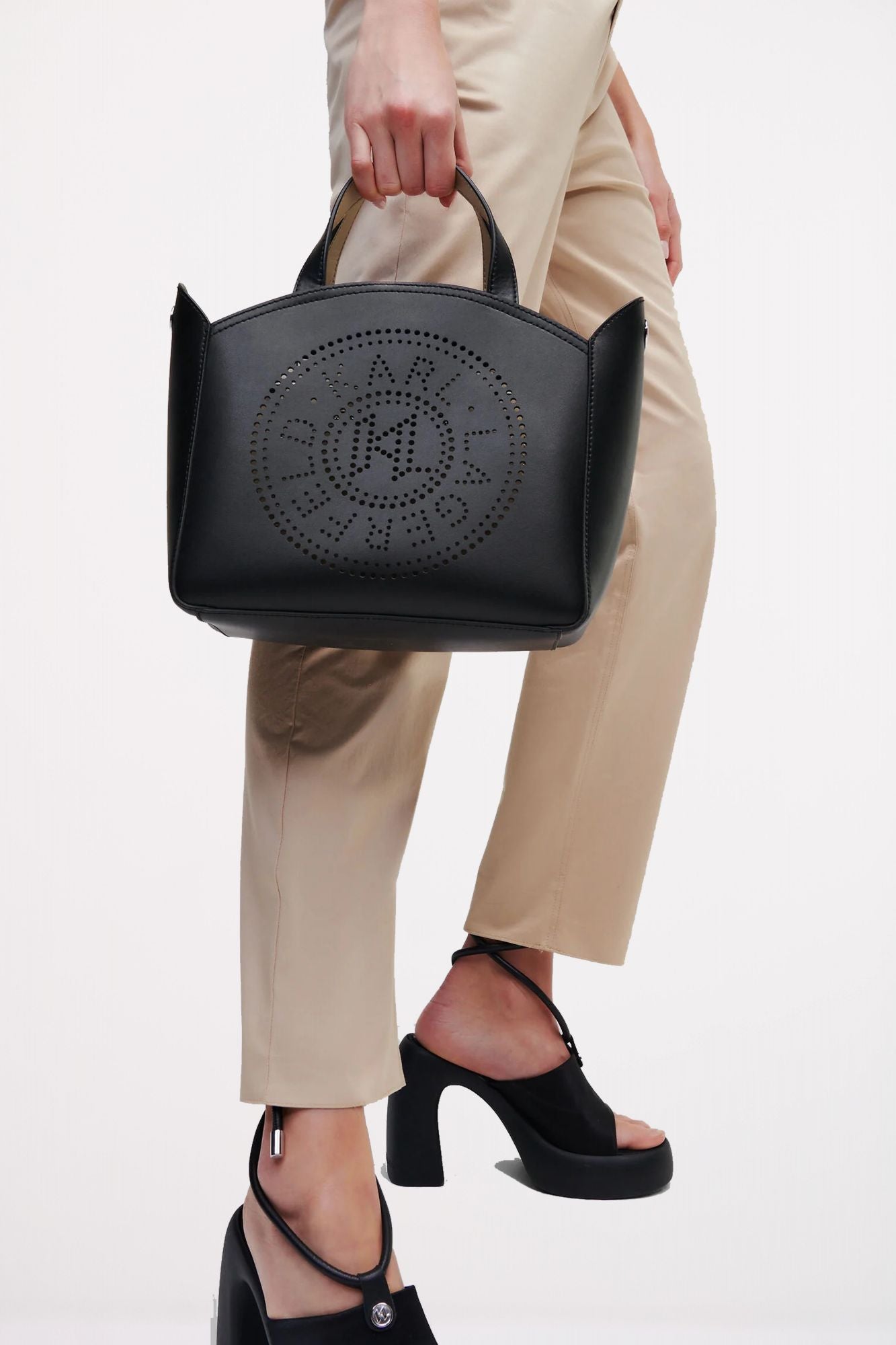 KARL LAGERFELD  K/CIRCLE en color NEGRO (4)