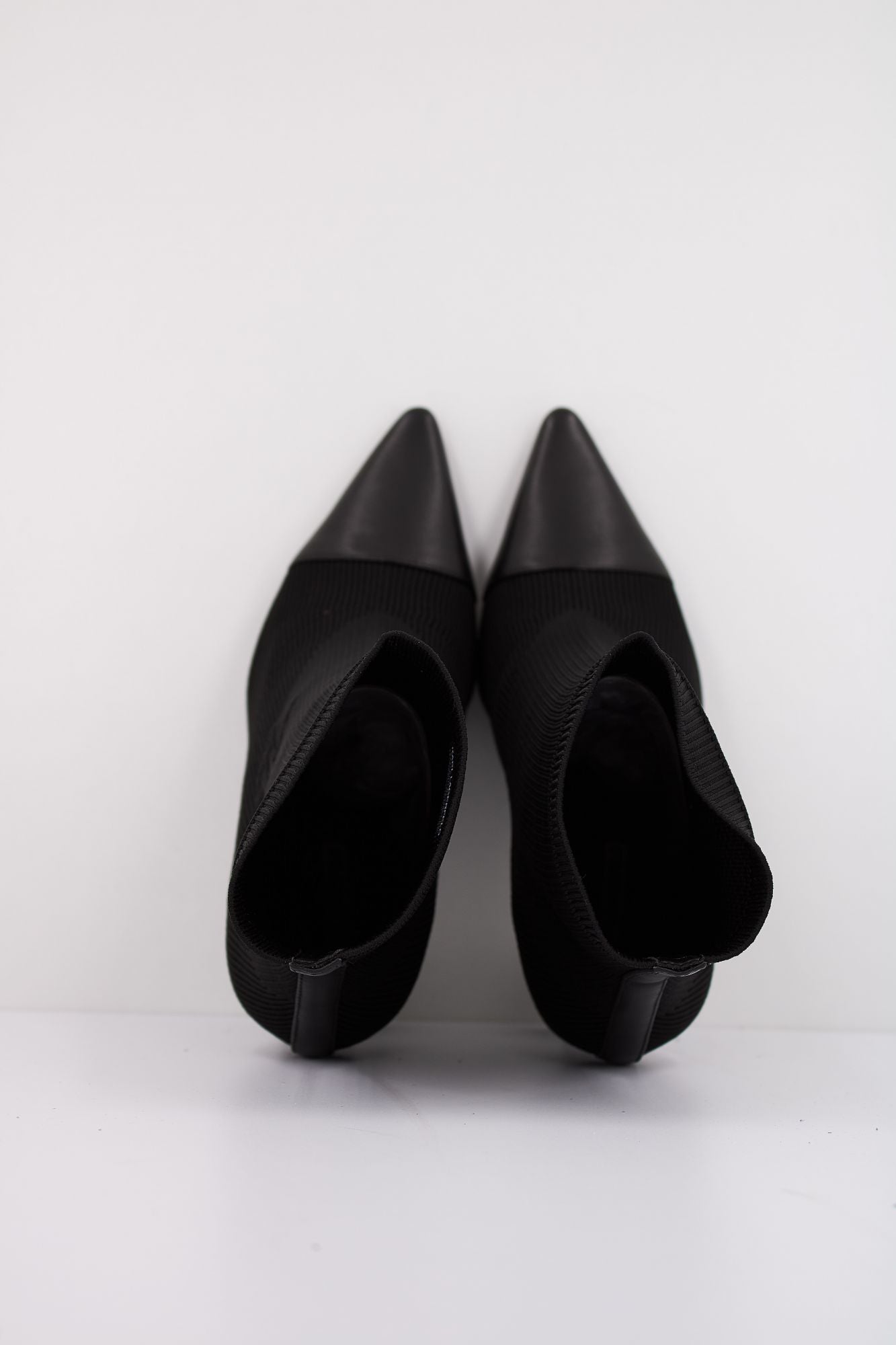 KARL LAGERFELD DEBUT II EMBRO KNIT ANKLE B en color NEGRO (3)