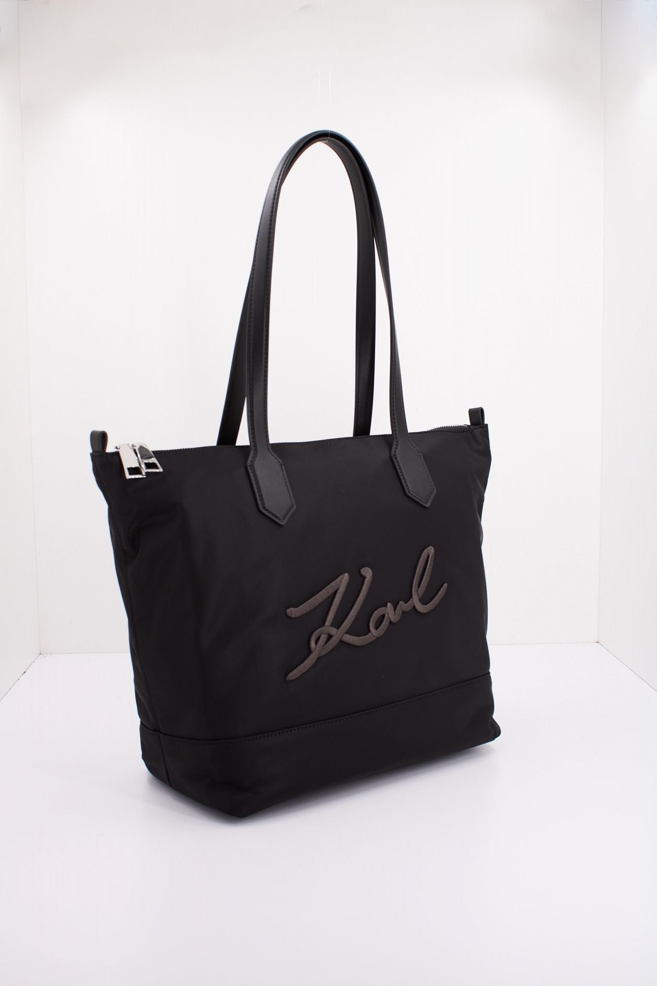 KARL LAGERFELD  K/SIGNATURE NYLON MD TOTE en color NEGRO (2)