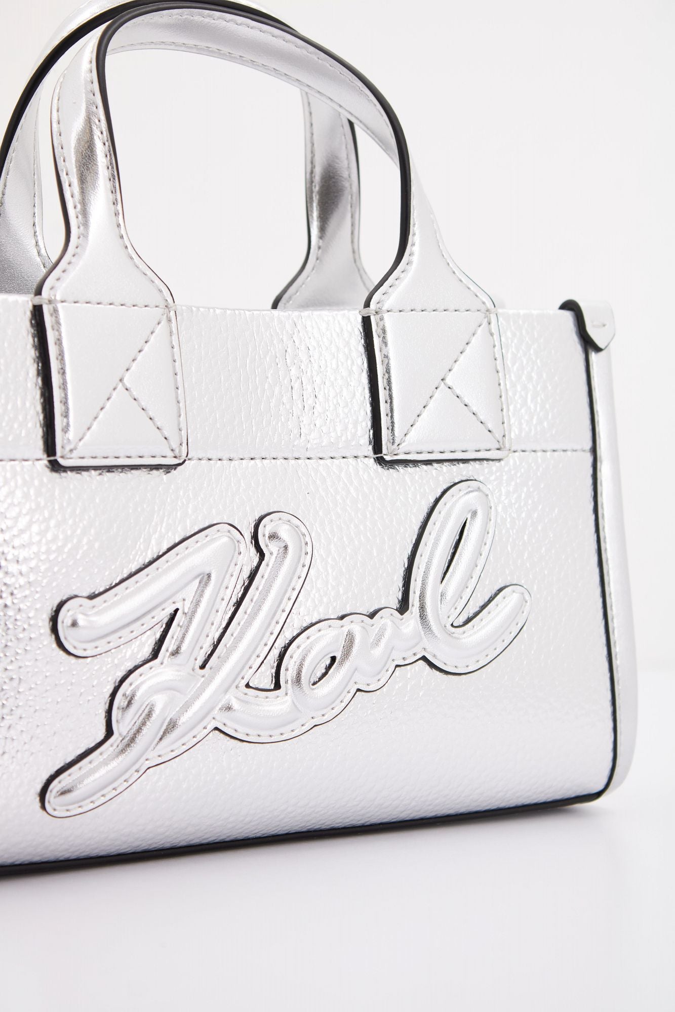 KARL LAGERFELD  K/SKUARE SM TOTE GRAINY en color PLATA (4)