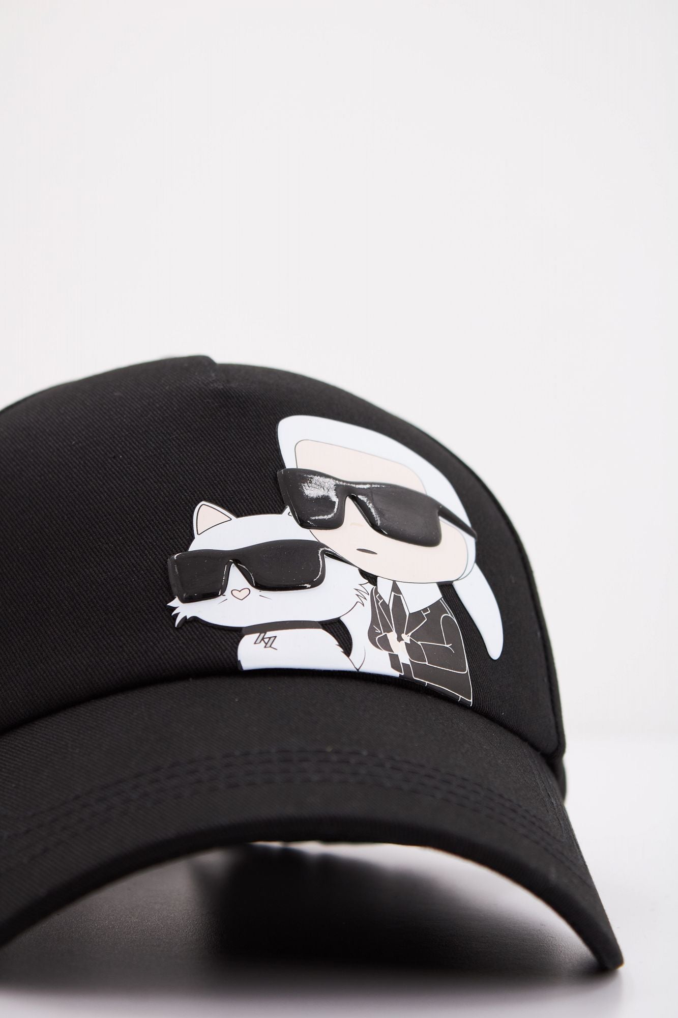 KARL LAGERFELD  K/IKONIK 2.0 CAP XL KC en color NEGRO (4)