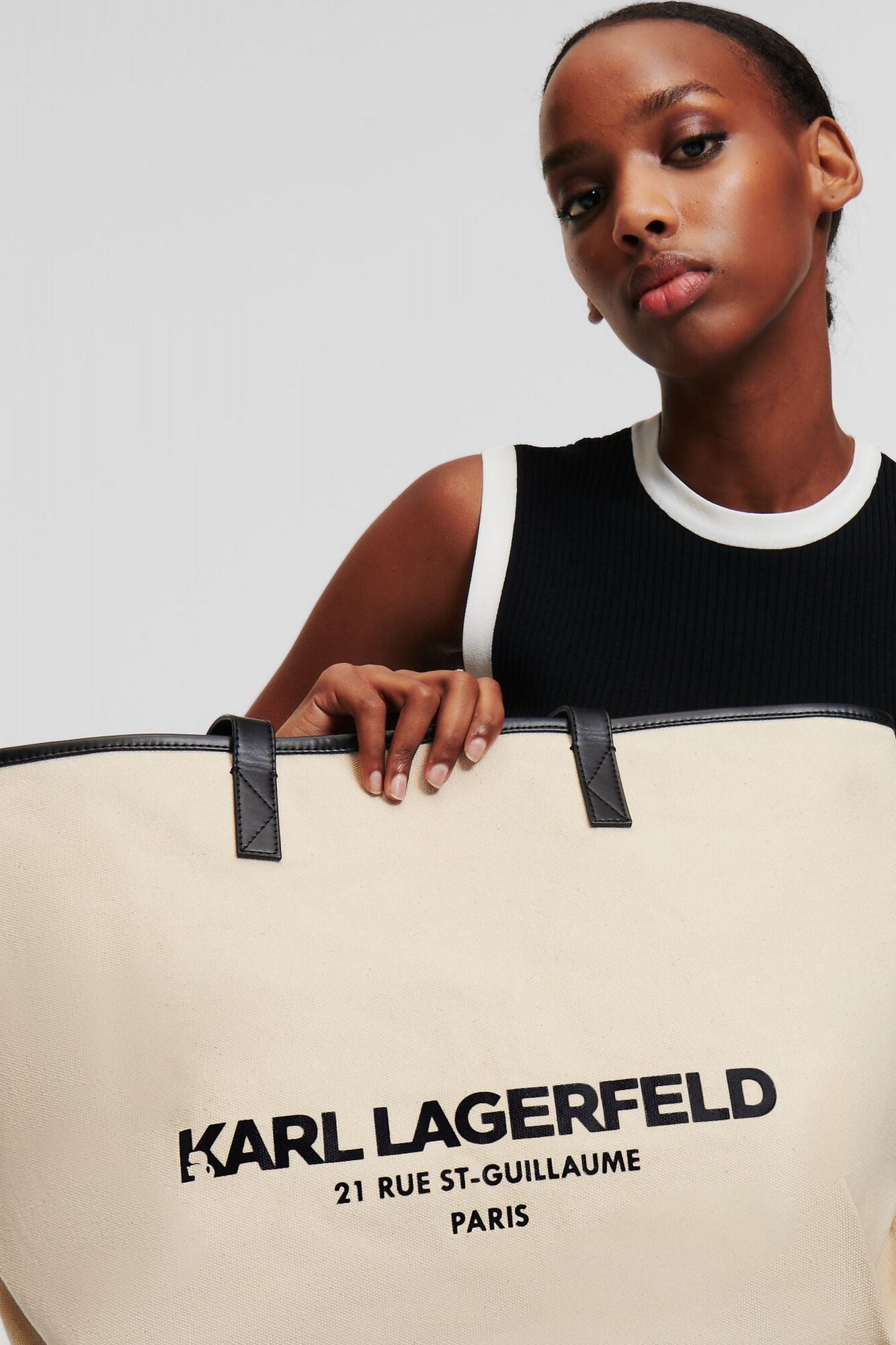 KARL LAGERFELD RSG CANVAS SHOPPER en color MARRON CLARO (4)