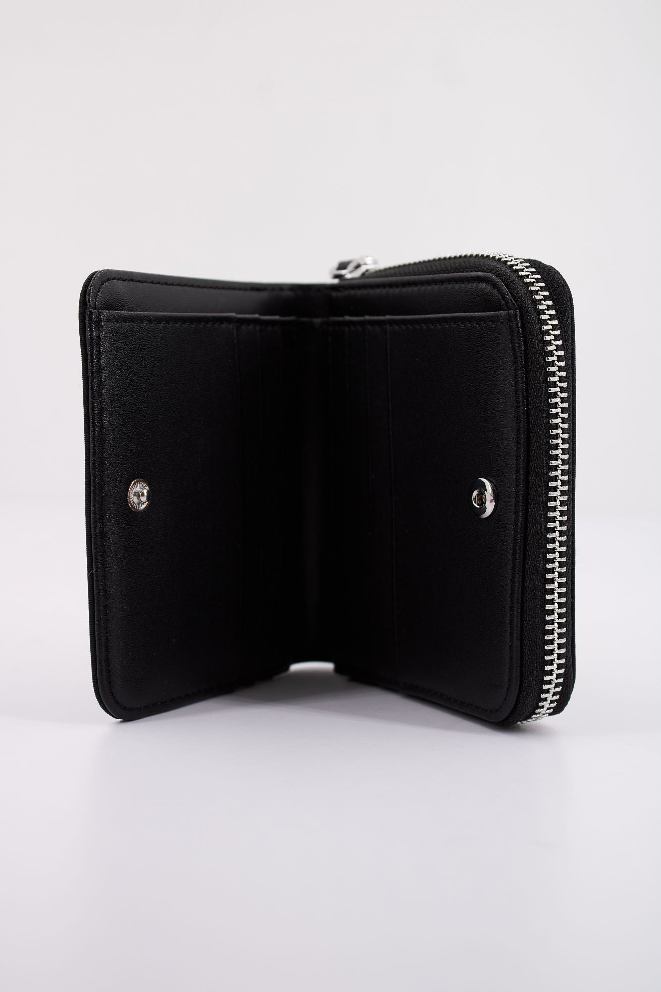 KARL LAGERFELD IKON NYLON MD BFD WLLT en color NEGRO (4)