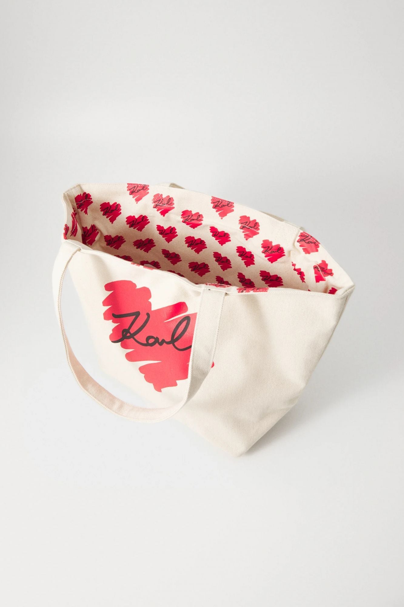 KARL LAGERFELD HEARTS REVERSIBLE SHOPPER en color BEIS (3)