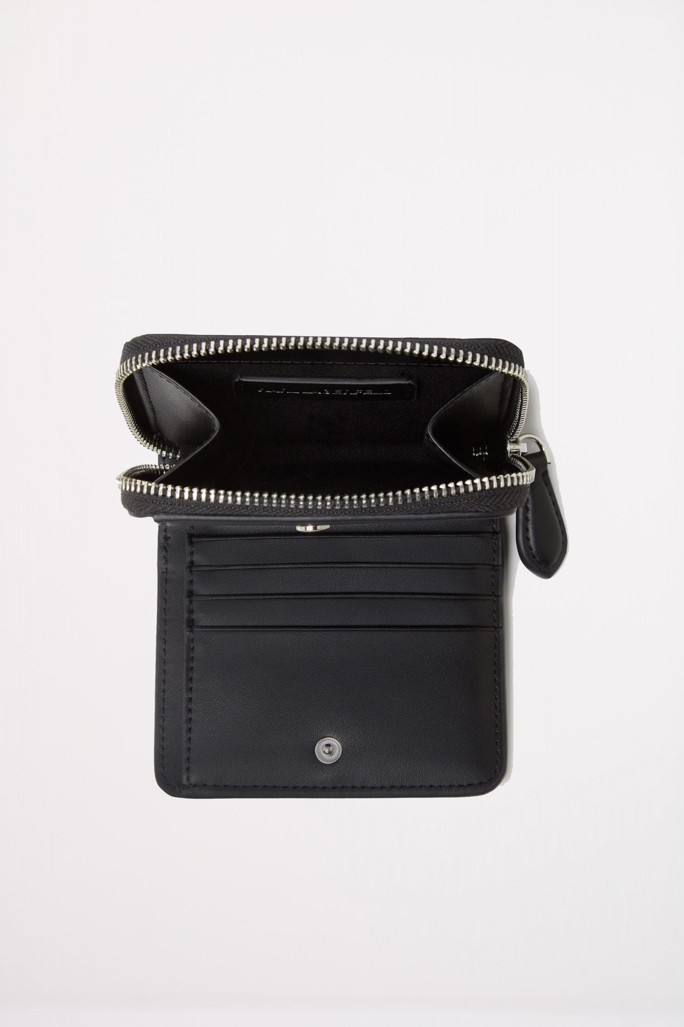 KARL LAGERFELD IKON MONO CC MD BFLD WLLT en color NEGRO (3)