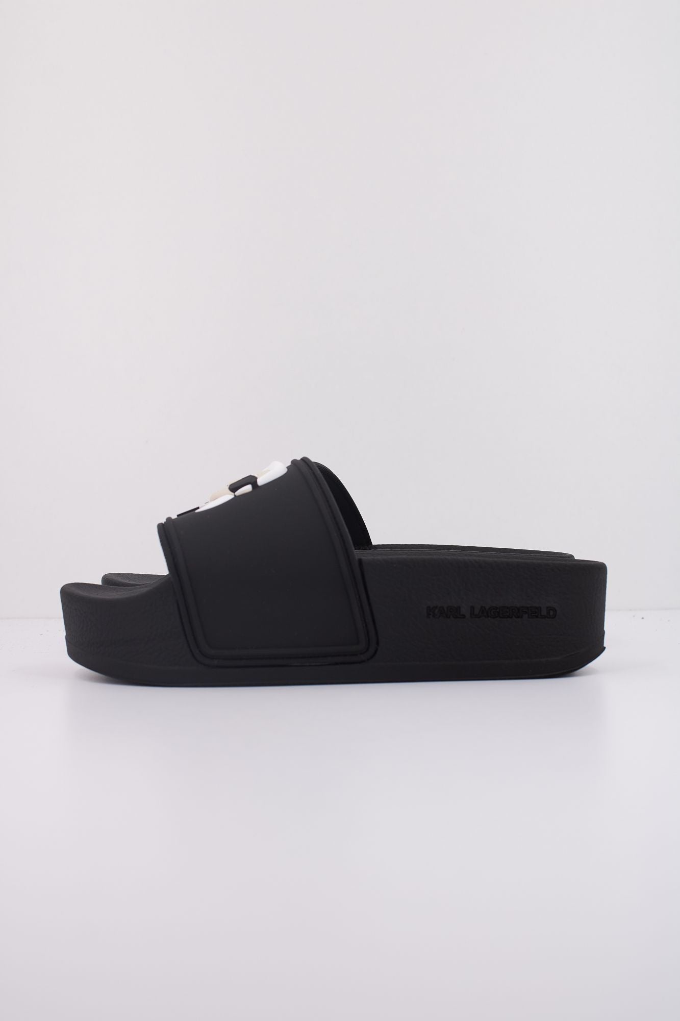 KARL LAGERFELD KONDO MAXI KARL NFT SLIDE en color NEGRO (1)
