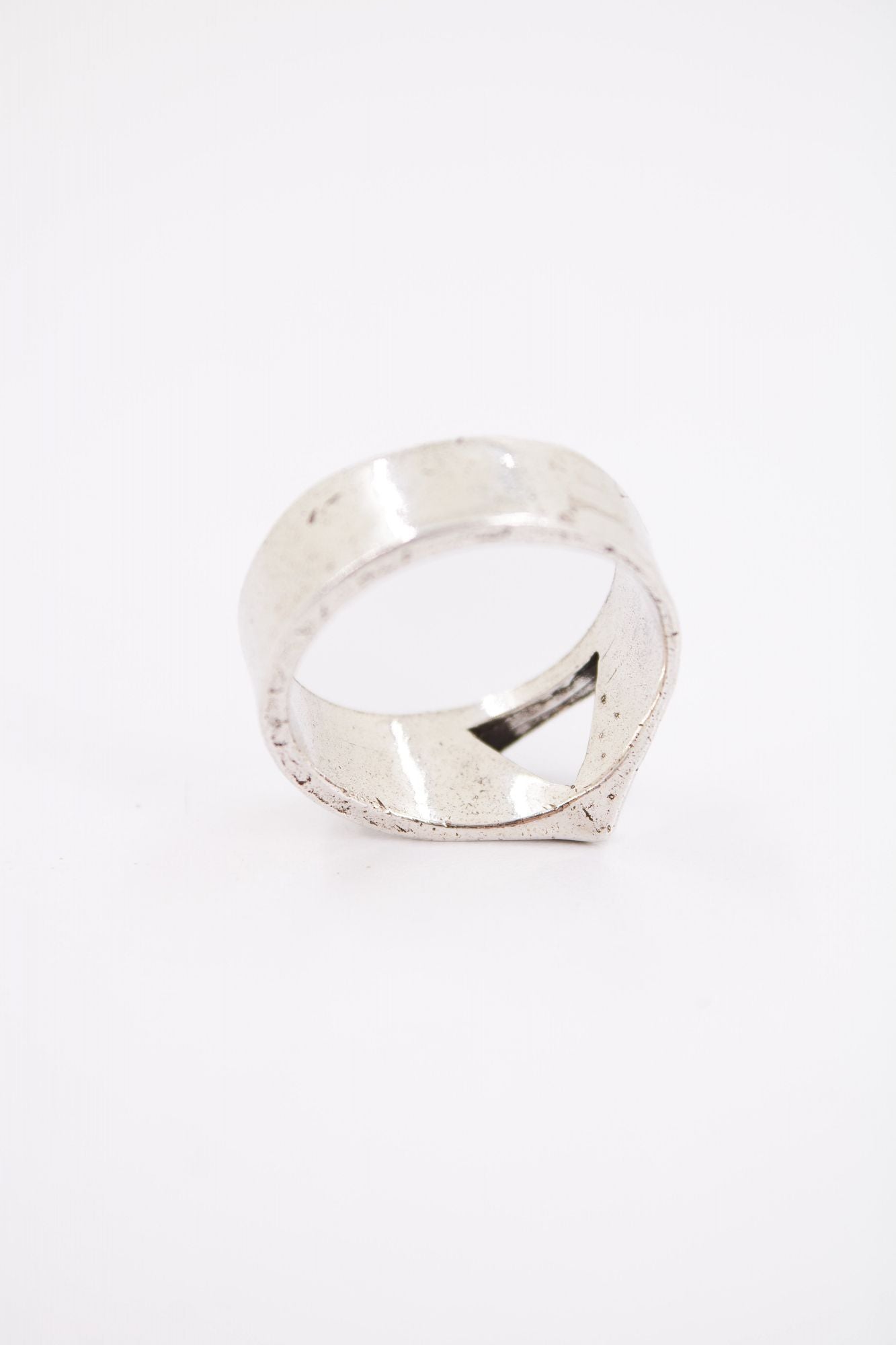 TWOJEYS TRIANGLE RING en color PLATA (3)