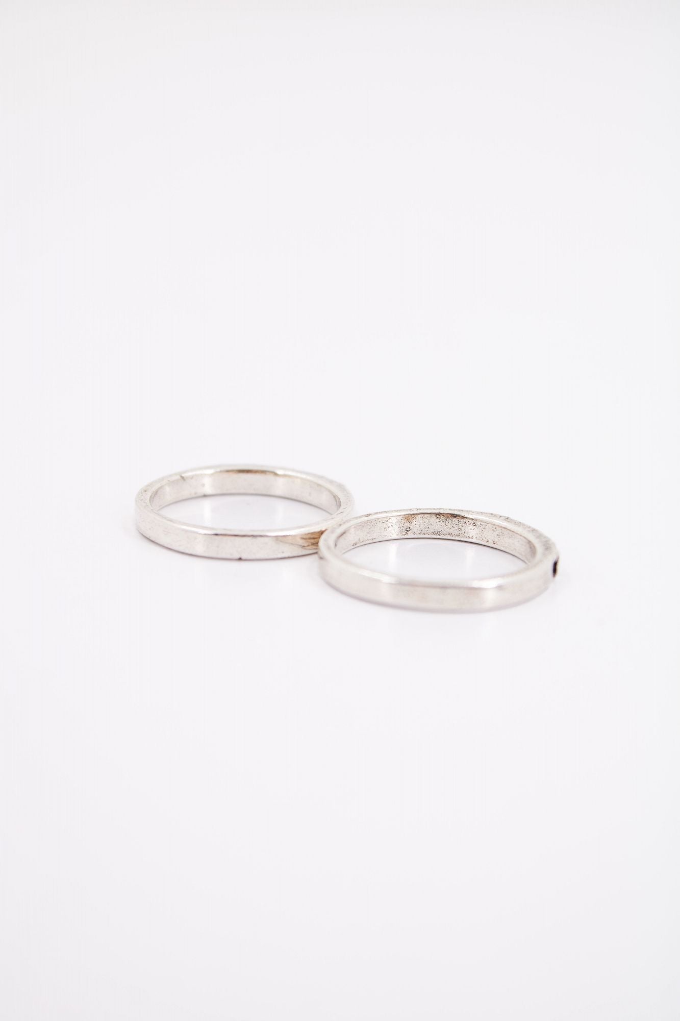 TWOJEYS TRUST NO ONE RING SET en color PLATA (3)