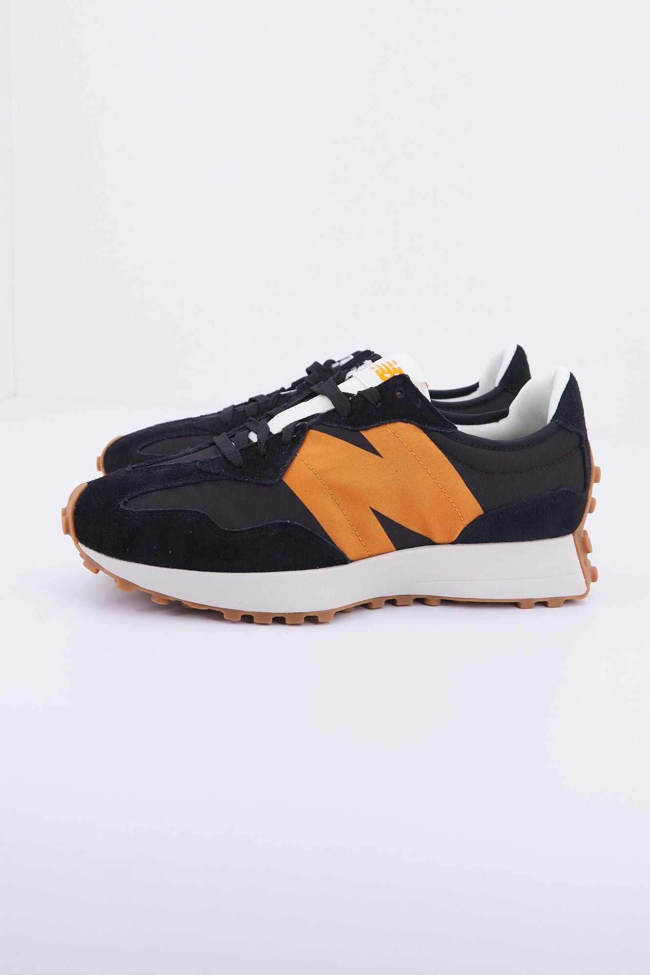 NEW BALANCE MS327 HN1 en color NEGRO (1)