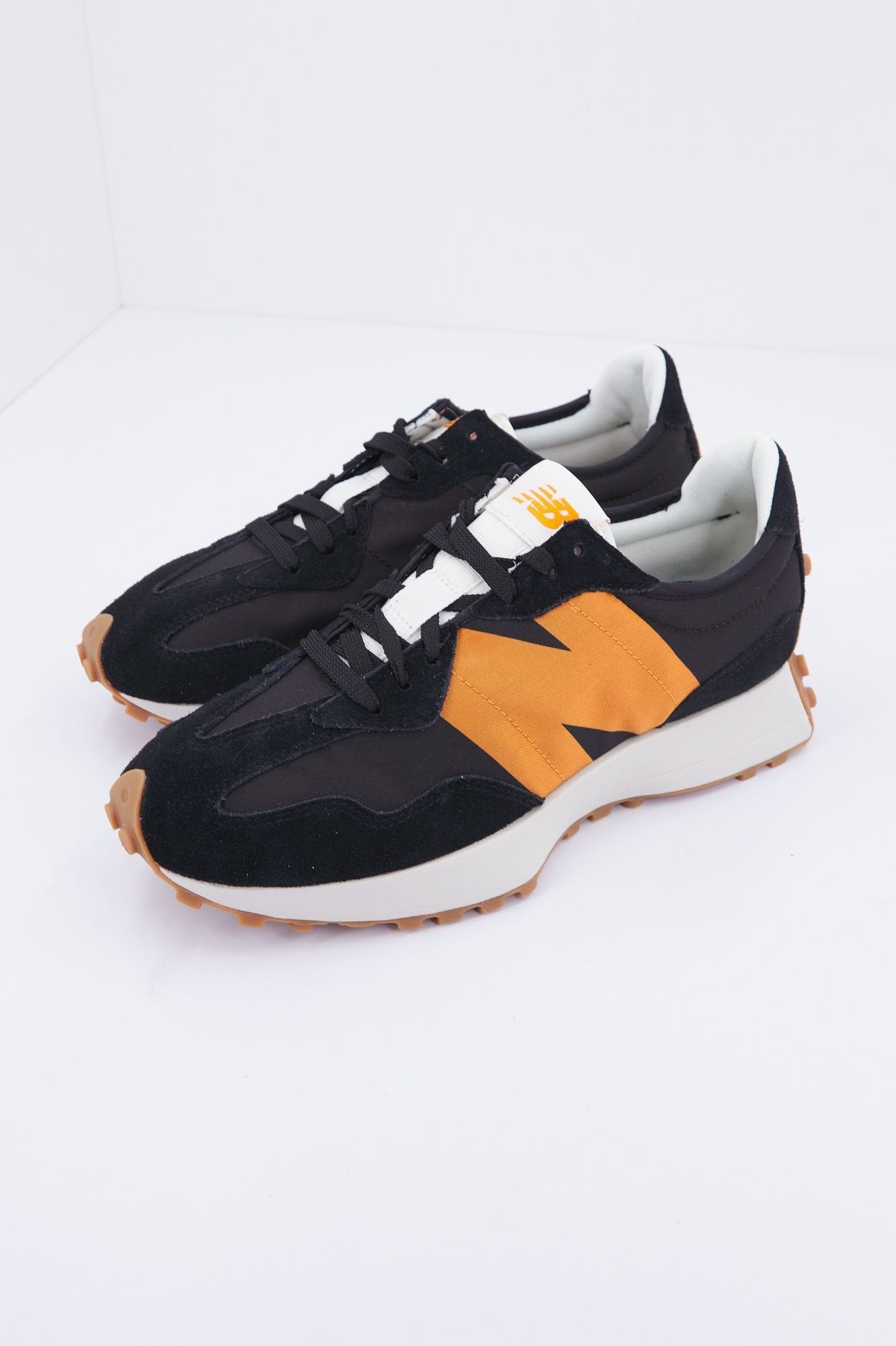 NEW BALANCE MS327 HN1 en color NEGRO (2)