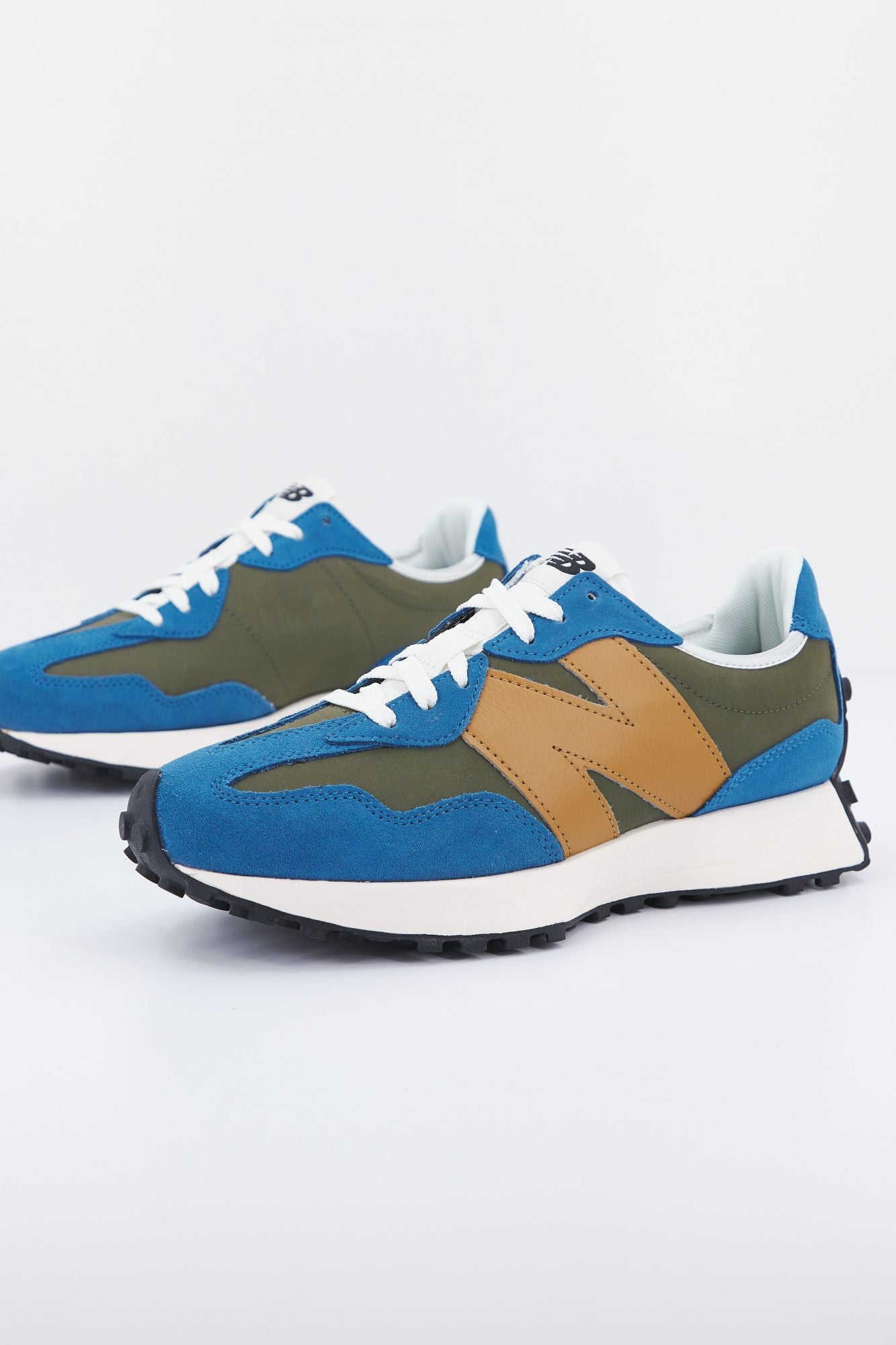 NEW BALANCE MS327 LE1  en color AZUL (1)