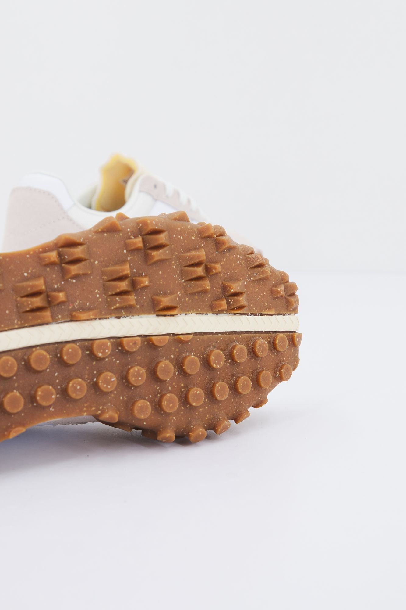 NEW BALANCE UXC72 RD  en color BEIS (4)