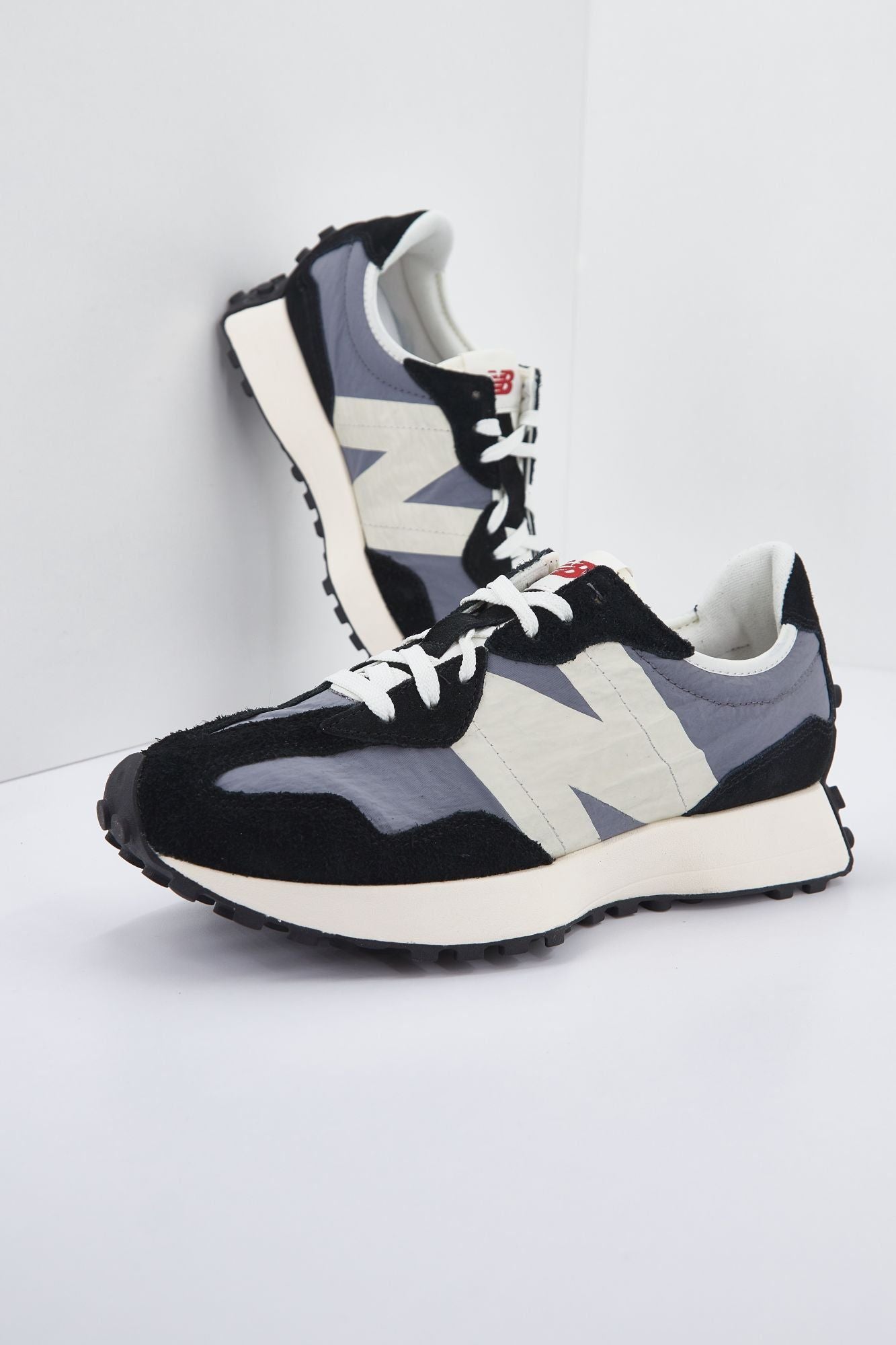 NEW BALANCE MS327 CI en color GRIS (2)